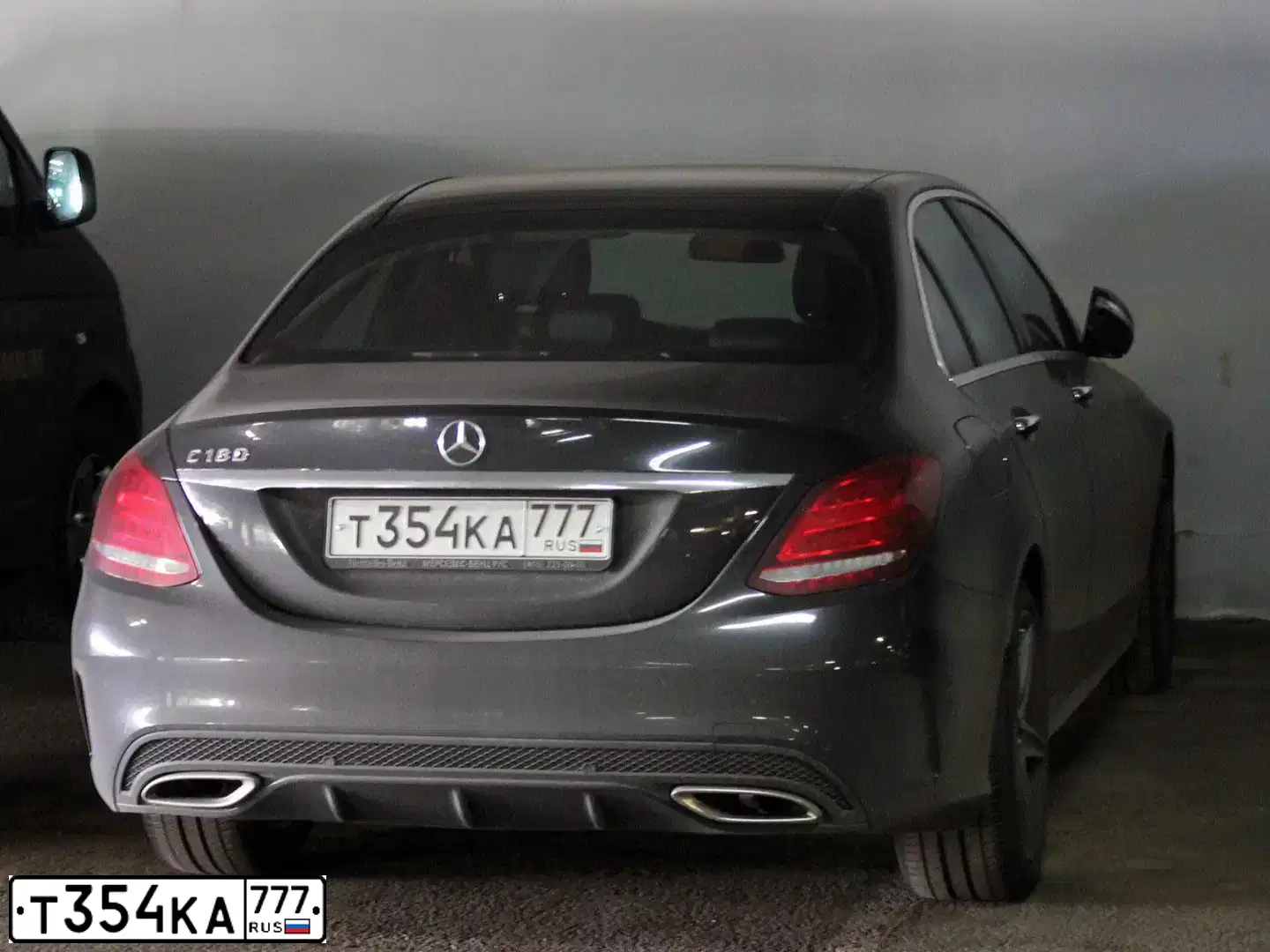 Фото автомобиля MERCEDES-BENZ C180, 2014 — госномер Е100УА95. Цвет: ЧЕРНЫЙ