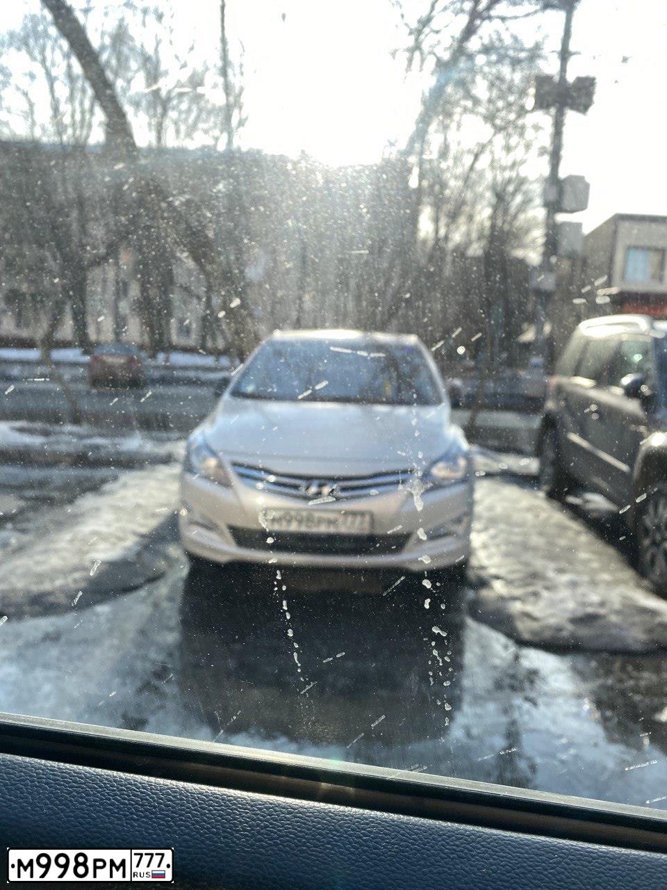 Фото автомобиля HYUNDAI SOLARIS, 2015 — госномер М998РМ777. Цвет: БЕЖЕВЫЙ