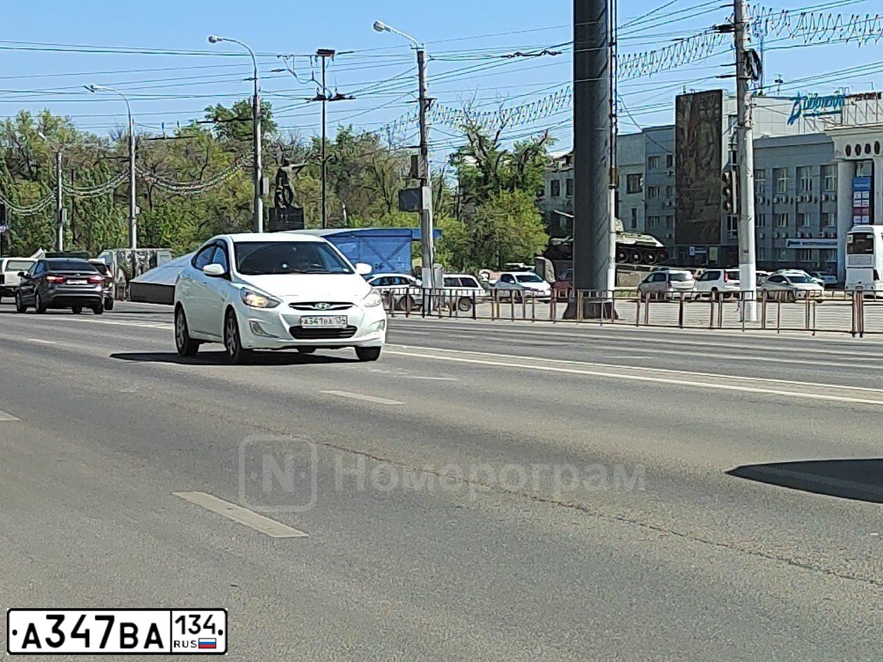 Фото автомобиля MITSUBISHI LANCER, 2005 — госномер Н896ТХ32. Цвет: СЕРЫЙ