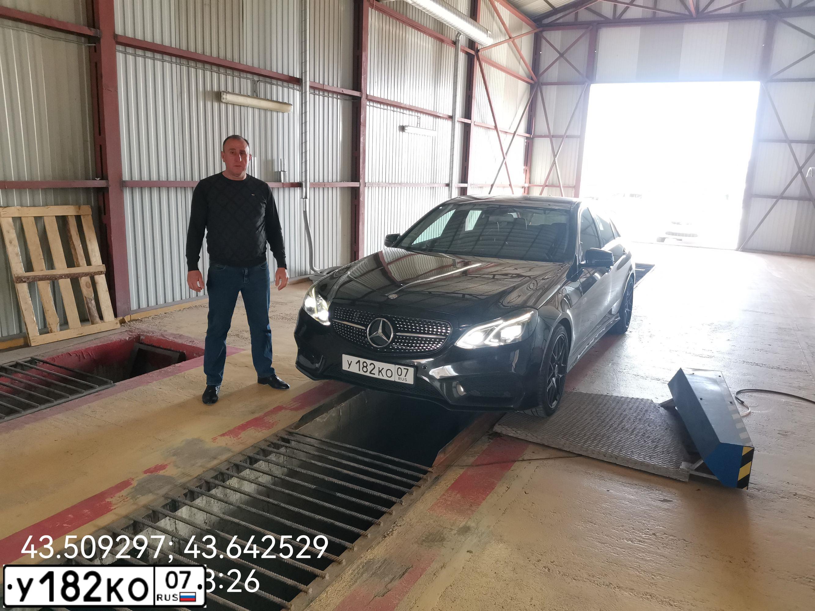 Фото автомобиля MERCEDES E-KLASSE, 2013 — госномер Р005ХА777. Цвет: ЧЕРНЫЙ