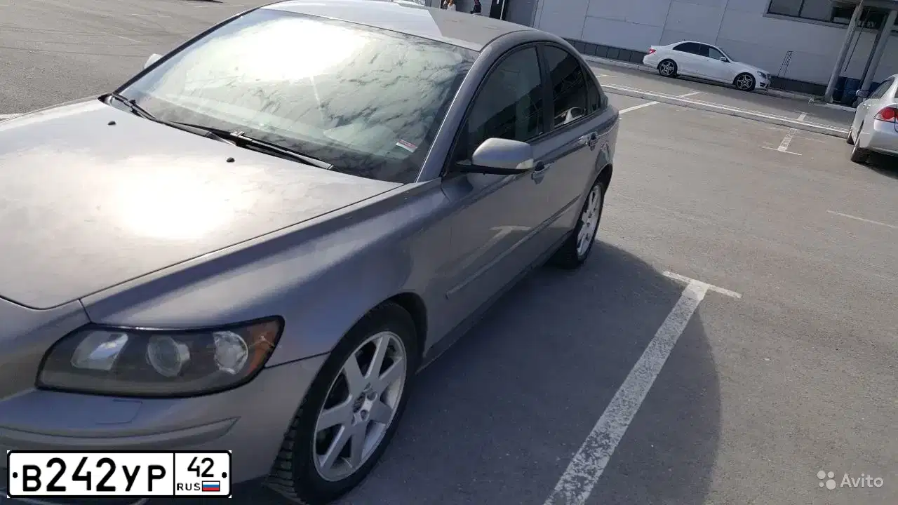Фото автомобиля VOLVO S40, 2005 — госномер М346КЕ186
