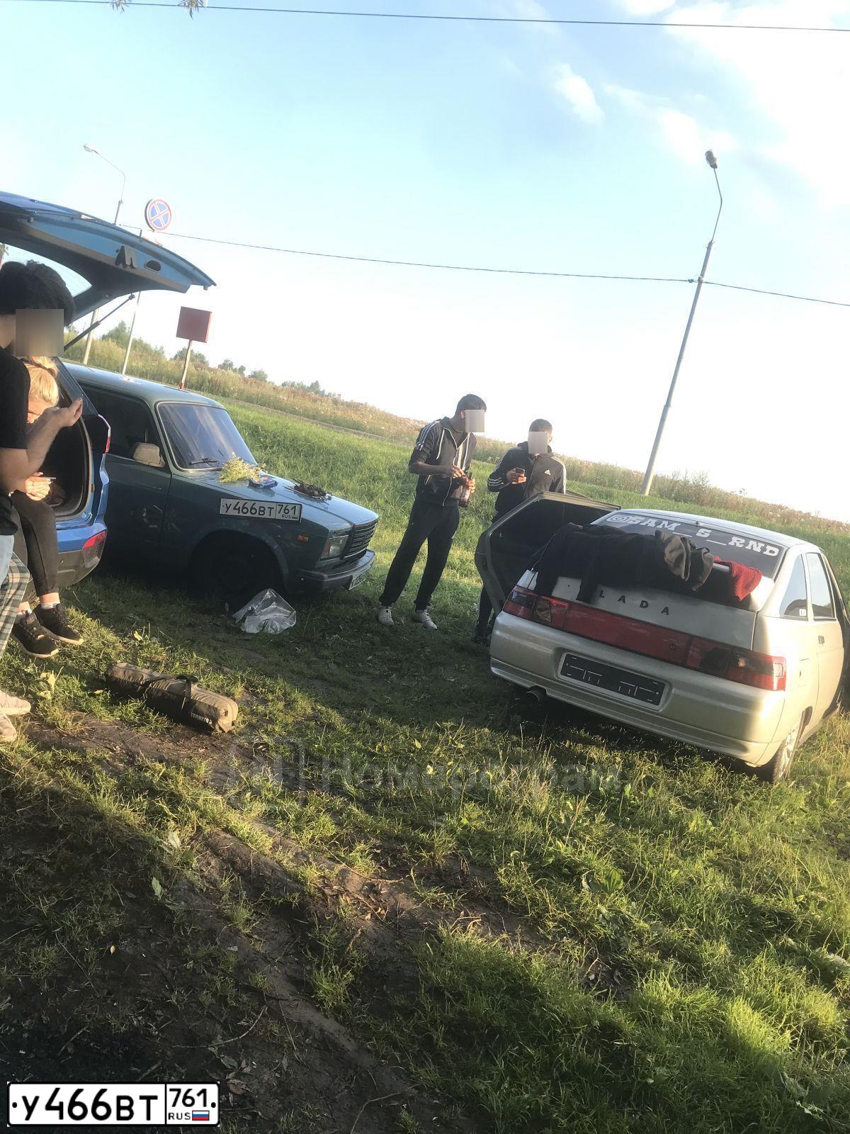 Фото автомобиля LADA 2112, 2004 — госномер Х525ХТ36. Цвет: СВЕТЛО-СЕРЫЙ