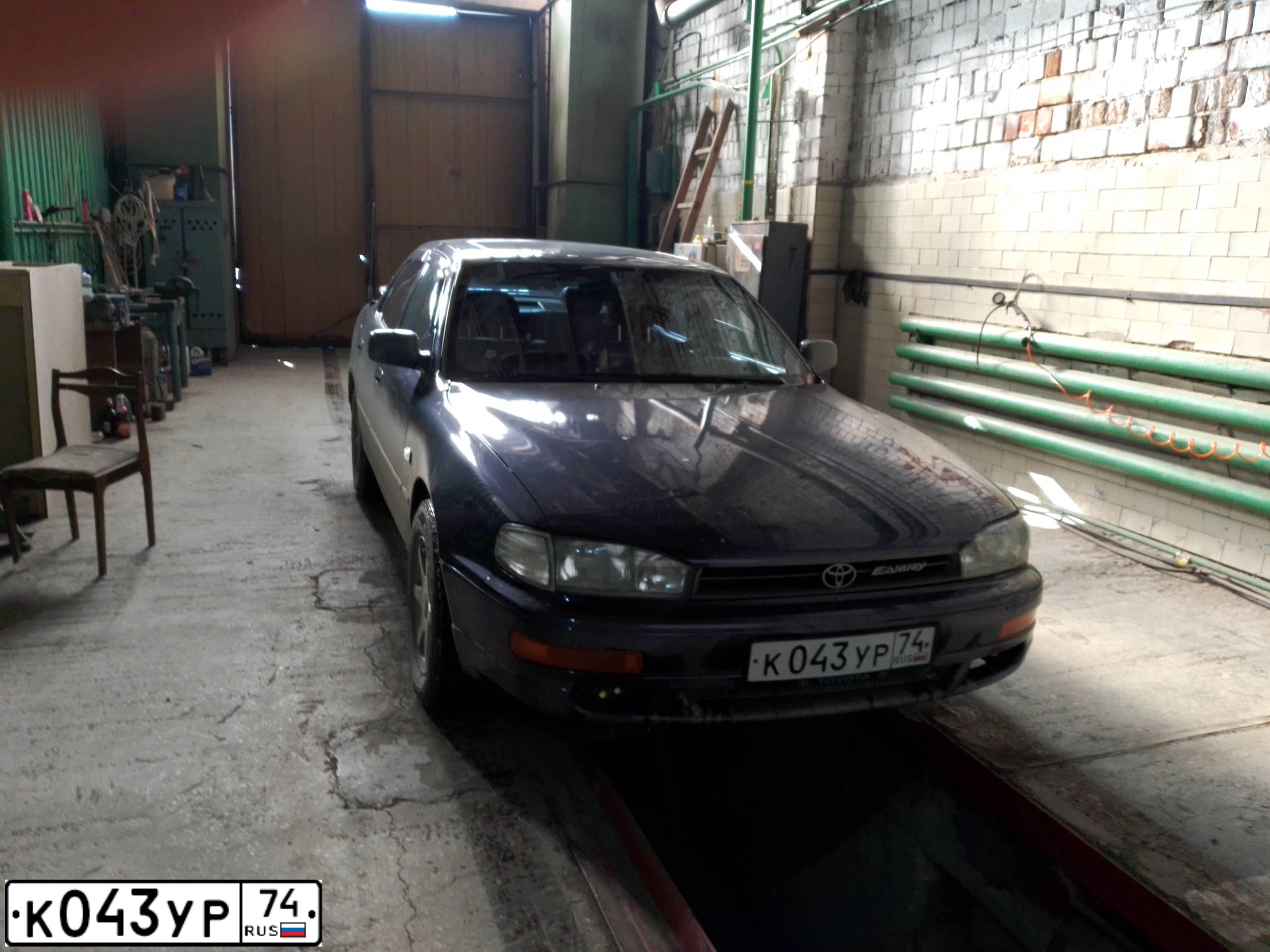 Фото автомобиля TOYOTA CAMRY, 1996 — госномер К043УР74. Цвет: СИНИЙ