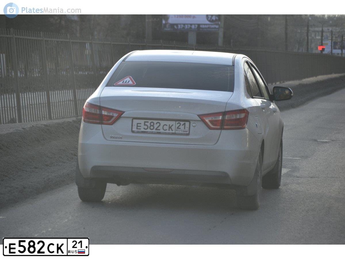 Фото автомобиля LADA VESTA, 2016 — госномер Р100ХМ12. Цвет: Белый