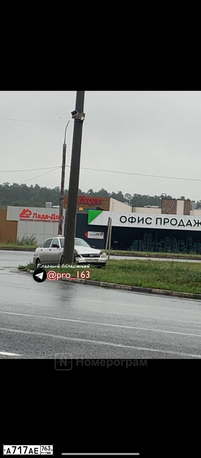 Фото автомобиля LADA 2172 PRIORA, 2008 — госномер А717АЕ763. Цвет: Светло-серебристый металик