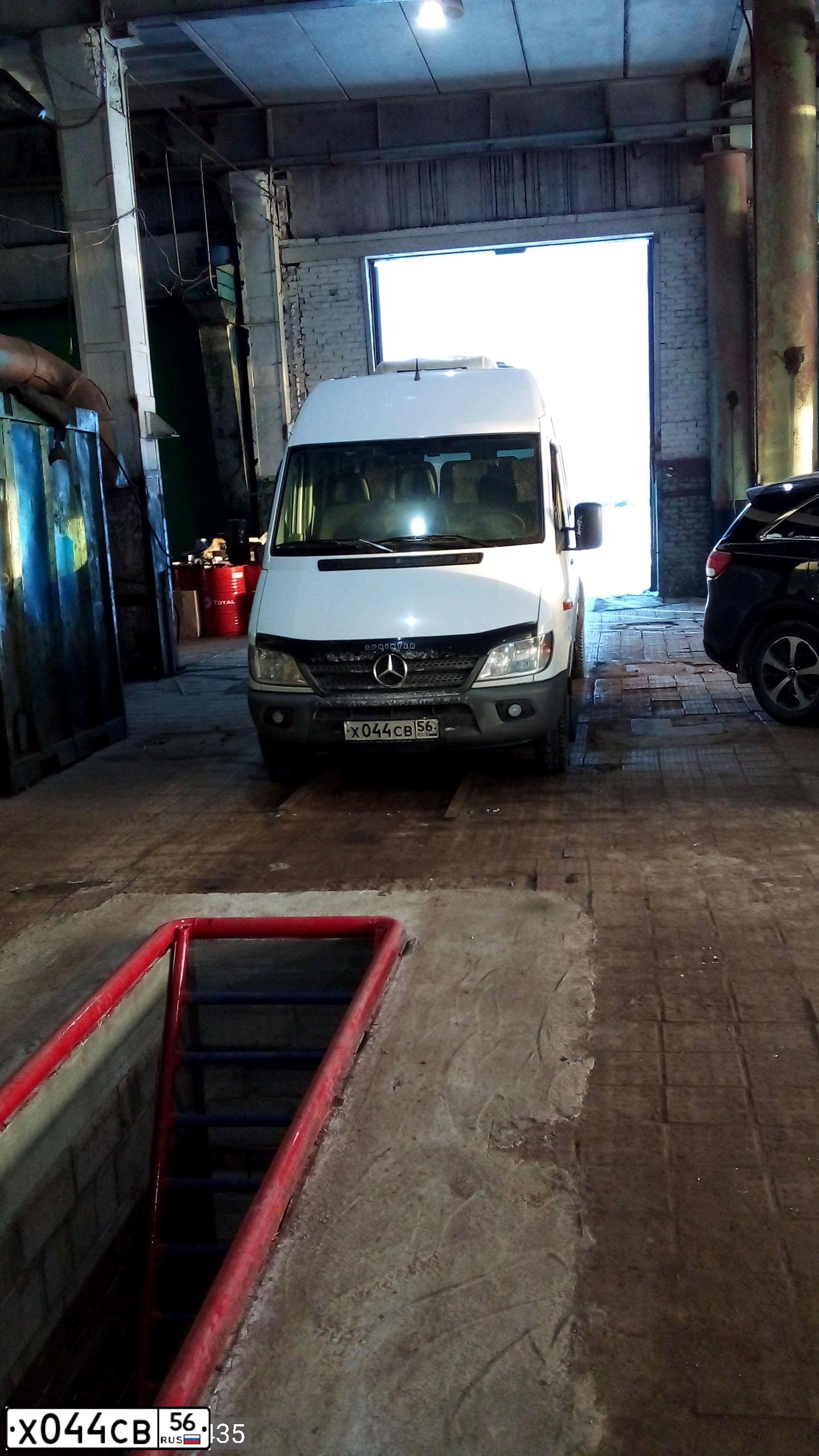 Фото автомобиля MERCEDES SPRINTER, 2018 — госномер Х044СВ56. Цвет: БЕЛЫЙ