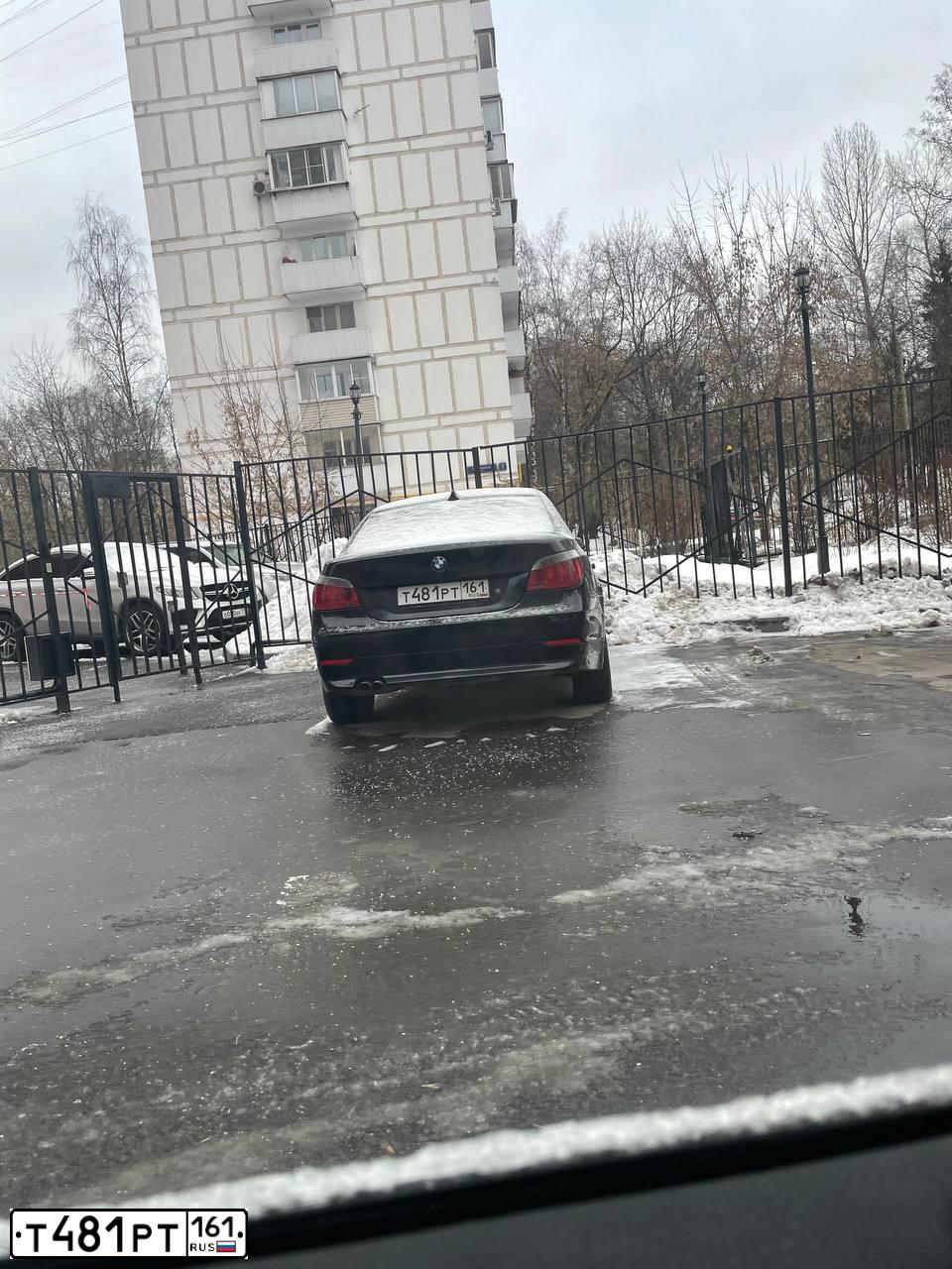 Фото автомобиля BMW SERIE 5, 2007 — госномер Т481РТ161. Цвет: ЧЕРНЫЙ