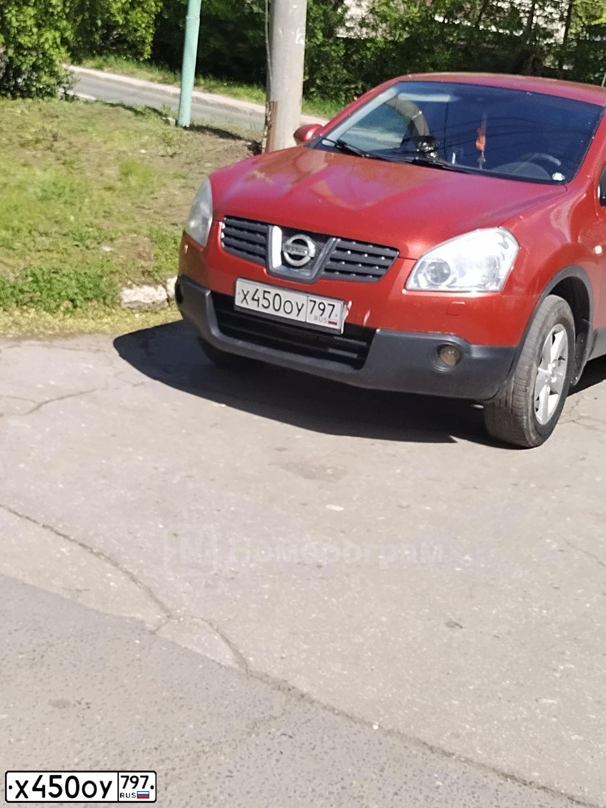Фото автомобиля NISSAN QASHQAI, 2008 — госномер Х450ОУ797. Цвет: ТЕМНО-КРАСНЫЙ