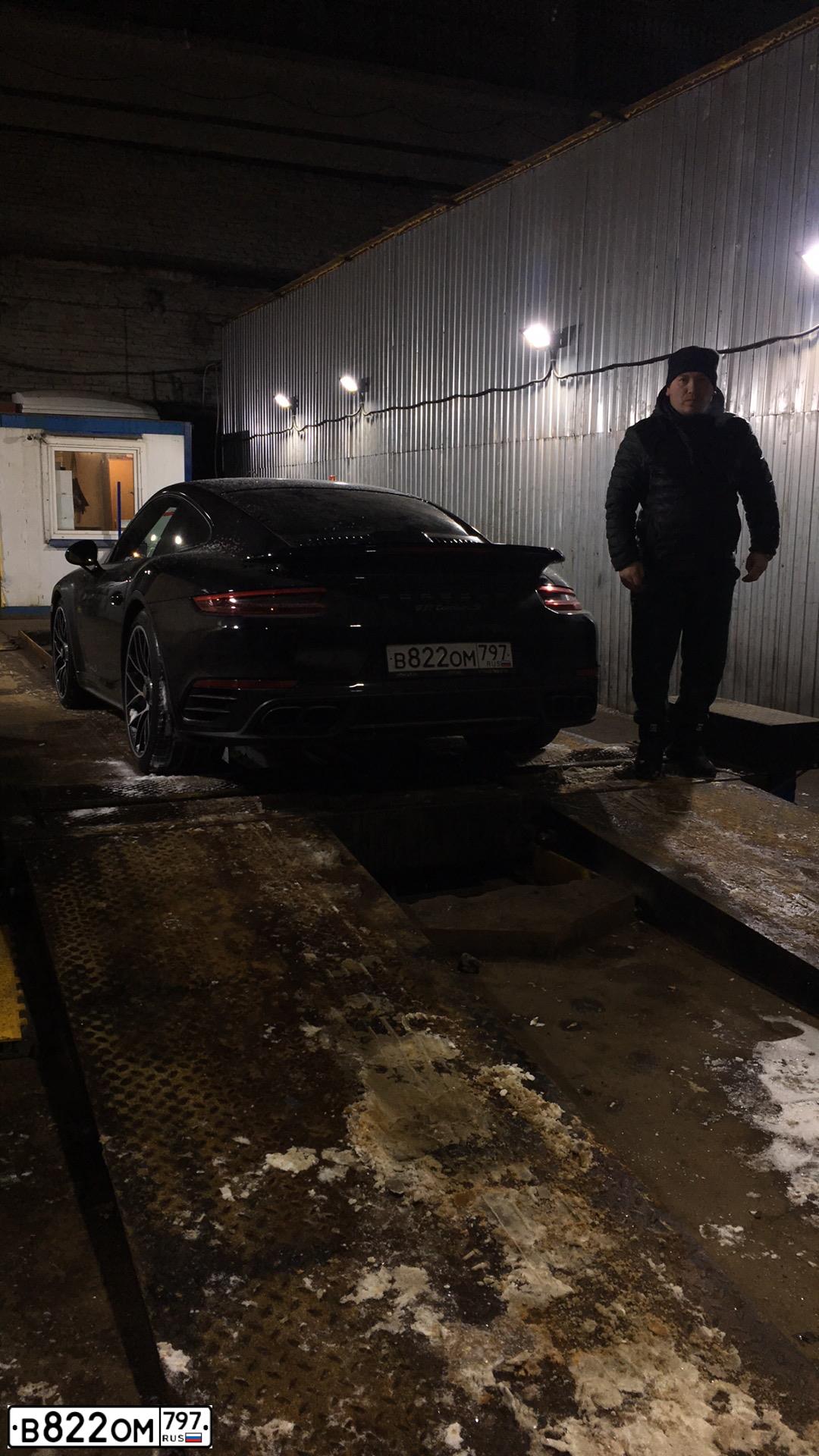 Фото автомобиля PORSCHE 911 TURBO, 2017 — госномер В100ЕВ17. Цвет: ЧЕРНЫЙ