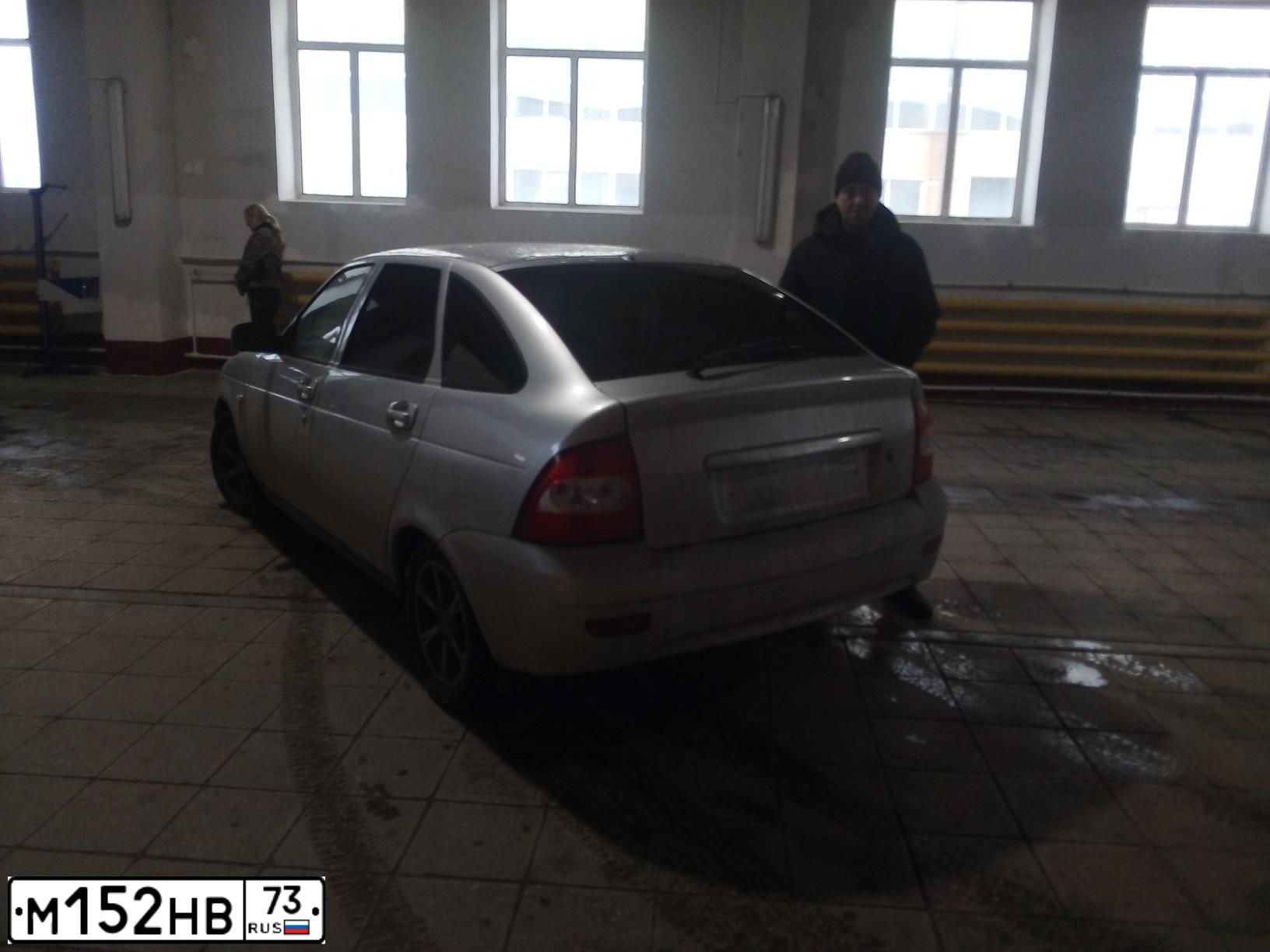 Фото автомобиля LADA PRIORA, 2010 — госномер Р218МЕ73. Цвет: СВЕТЛО-СЕРЕБРИСТЫЙ  МЕТАЛЛИК