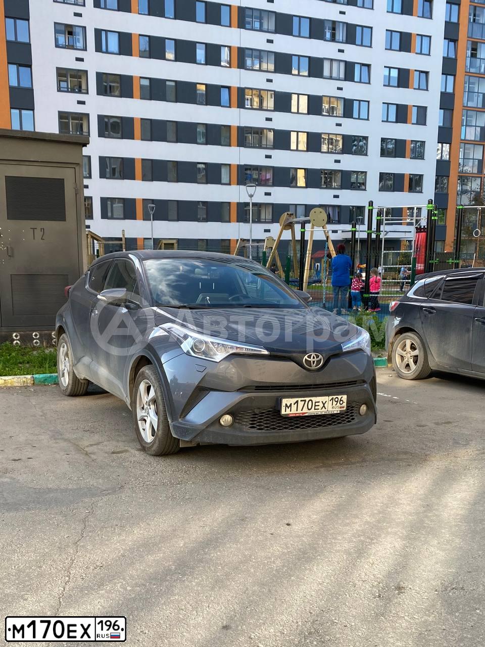 Фото автомобиля TOYOTA C-HR, 2019 — госномер А463АВ172. Цвет: Серый
