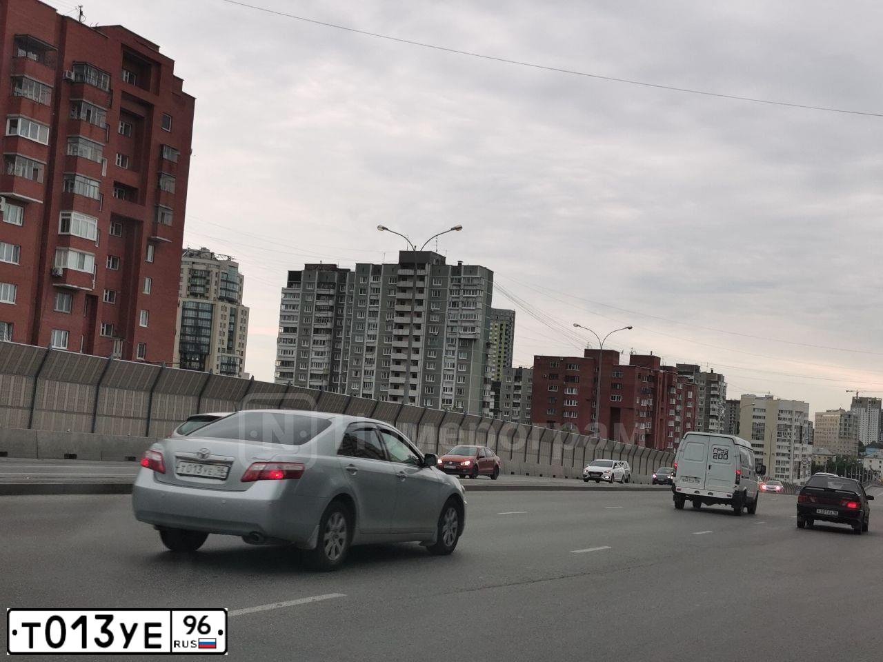 Фото автомобиля TOYOTA CAMRY, 2006 — госномер Т013УЕ96