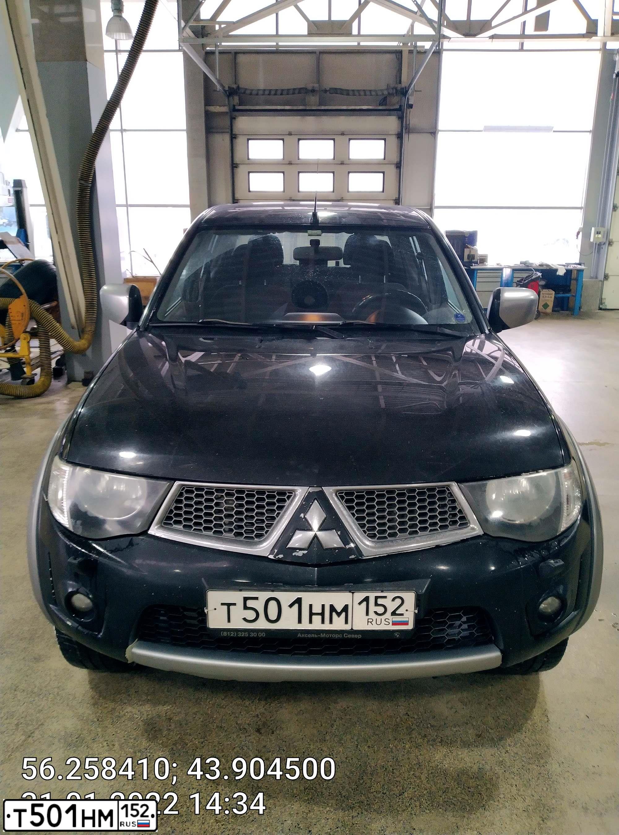 Фото автомобиля MITSUBISHI L 200, 2011 — госномер Е052УО152. Цвет: ЧЕРНЫЙ