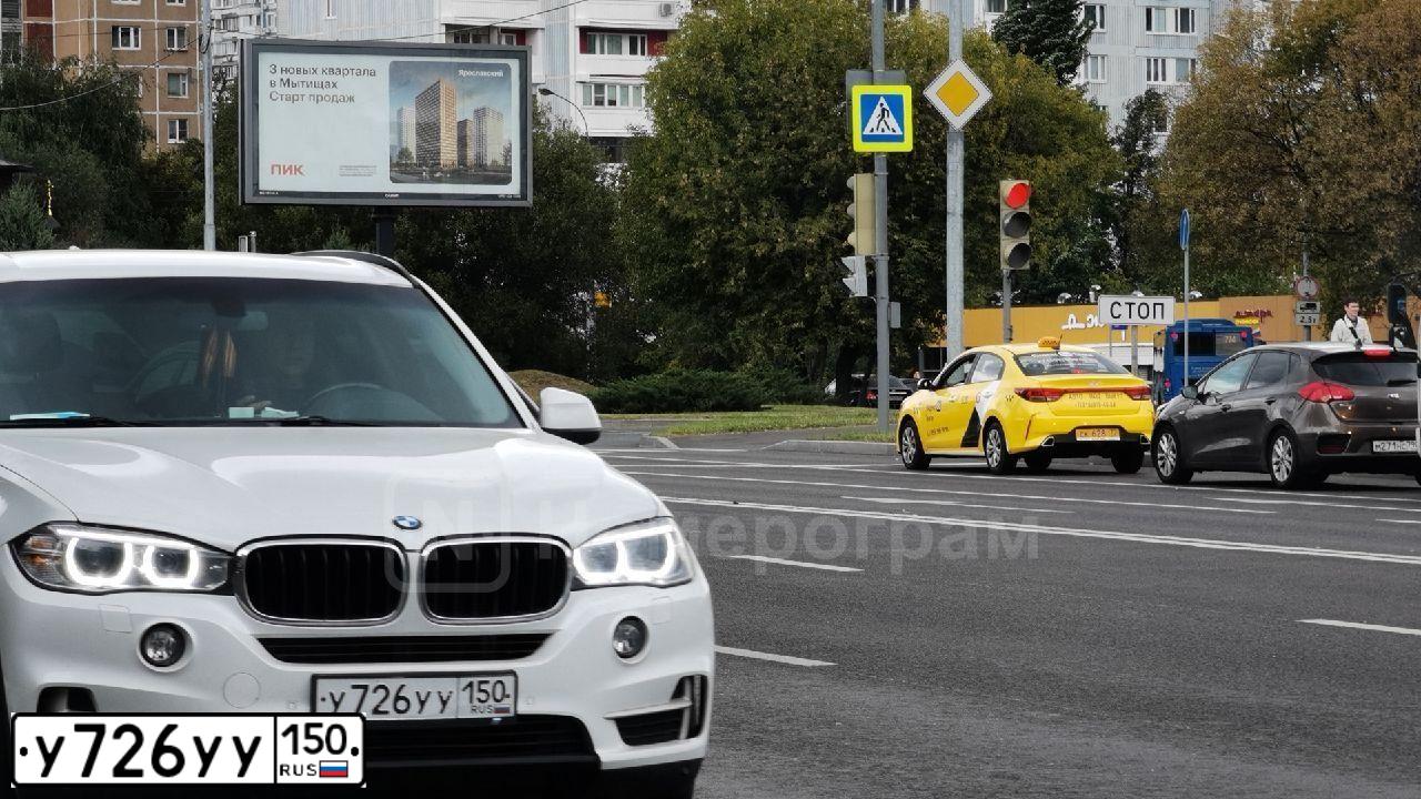 Фото автомобиля TOYOTA LANDCRUISER, 2012 — госномер Е392ВХ138. Цвет: ЧЕРНЫЙ