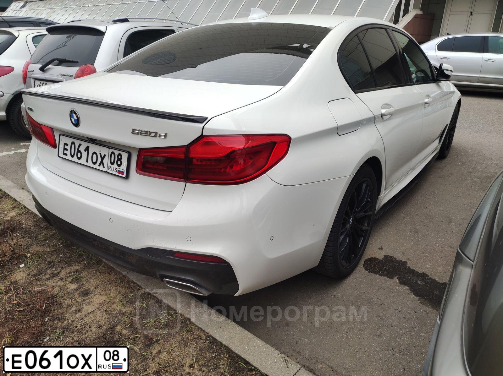 Фото автомобиля BMW SERIE 5, 2018 — госномер Е061ОХ08. Цвет: Белый