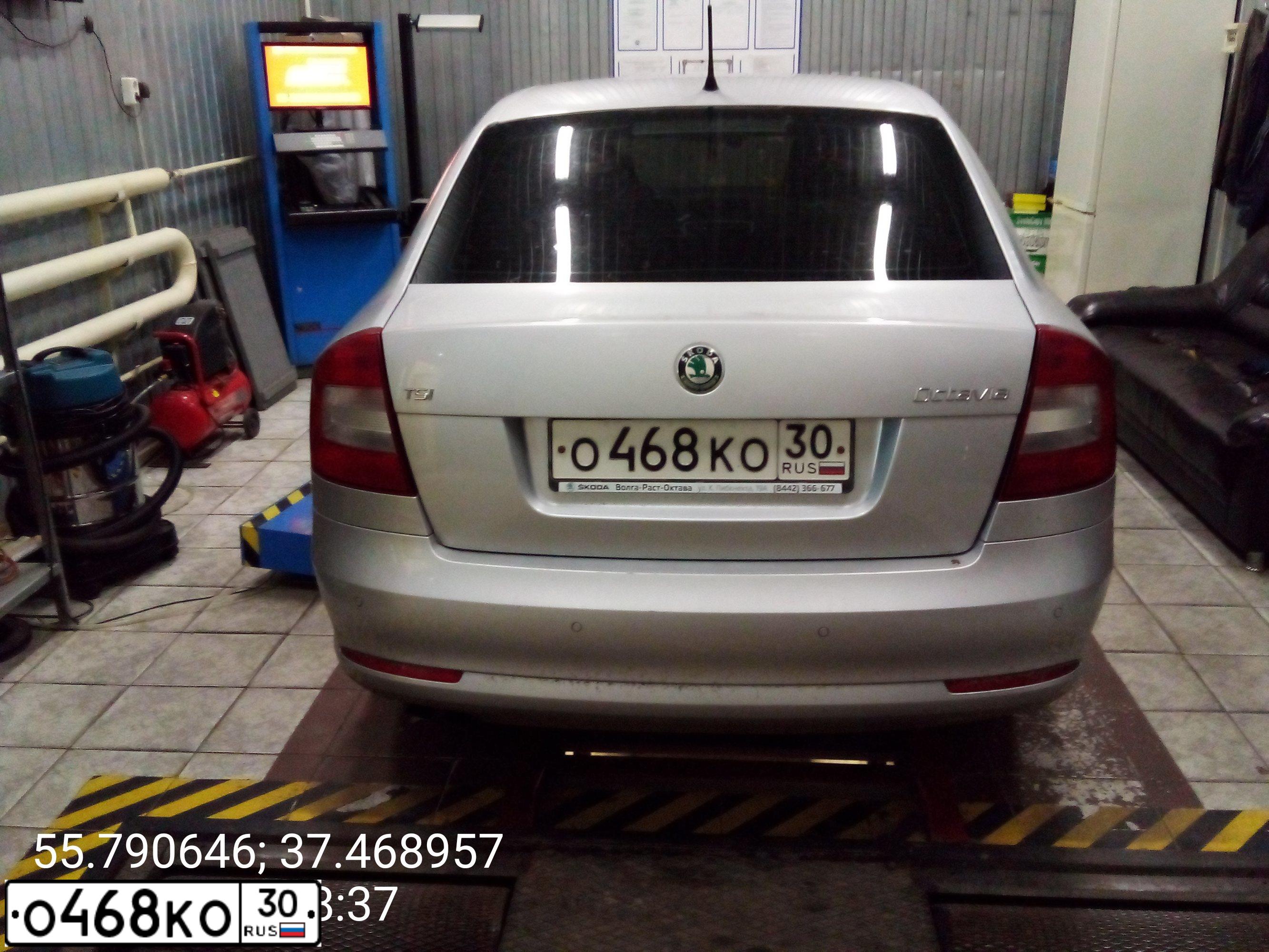 Фото автомобиля SKODA OCTAVIA, 2011 — госномер О468КО30. Цвет: Серебристый