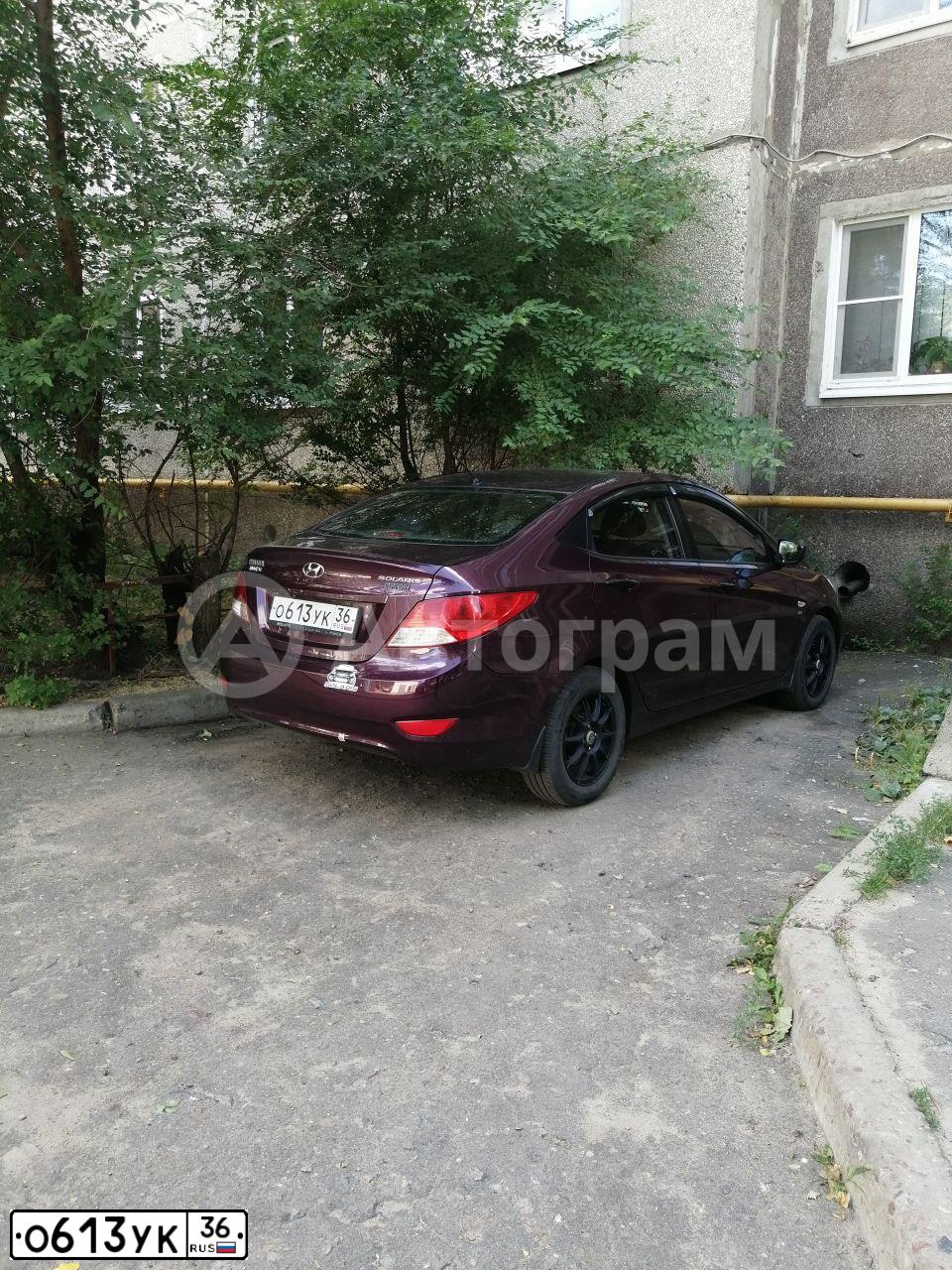 Фото автомобиля HYUNDAI SOLARIS, 2012 — госномер О613УК36. Цвет: ФИОЛЕТОВЫЙ