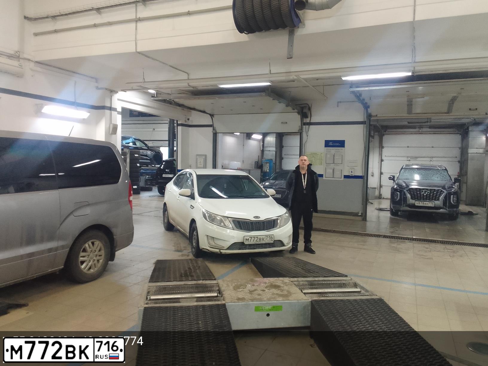Фото автомобиля KIA RIO, 2012 — госномер М772ВК716. Цвет: Белый