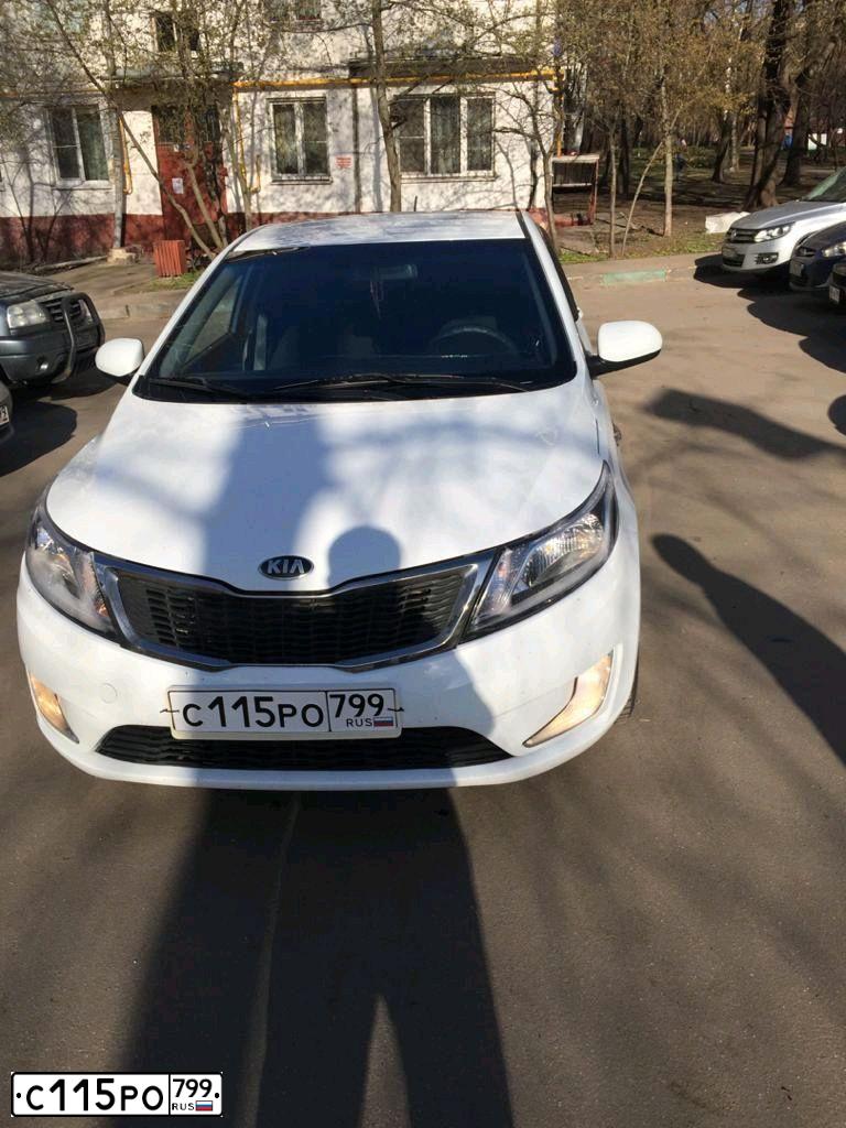 Фото автомобиля KIA RIO, 2014 — госномер С115РО799. Цвет: Белый
