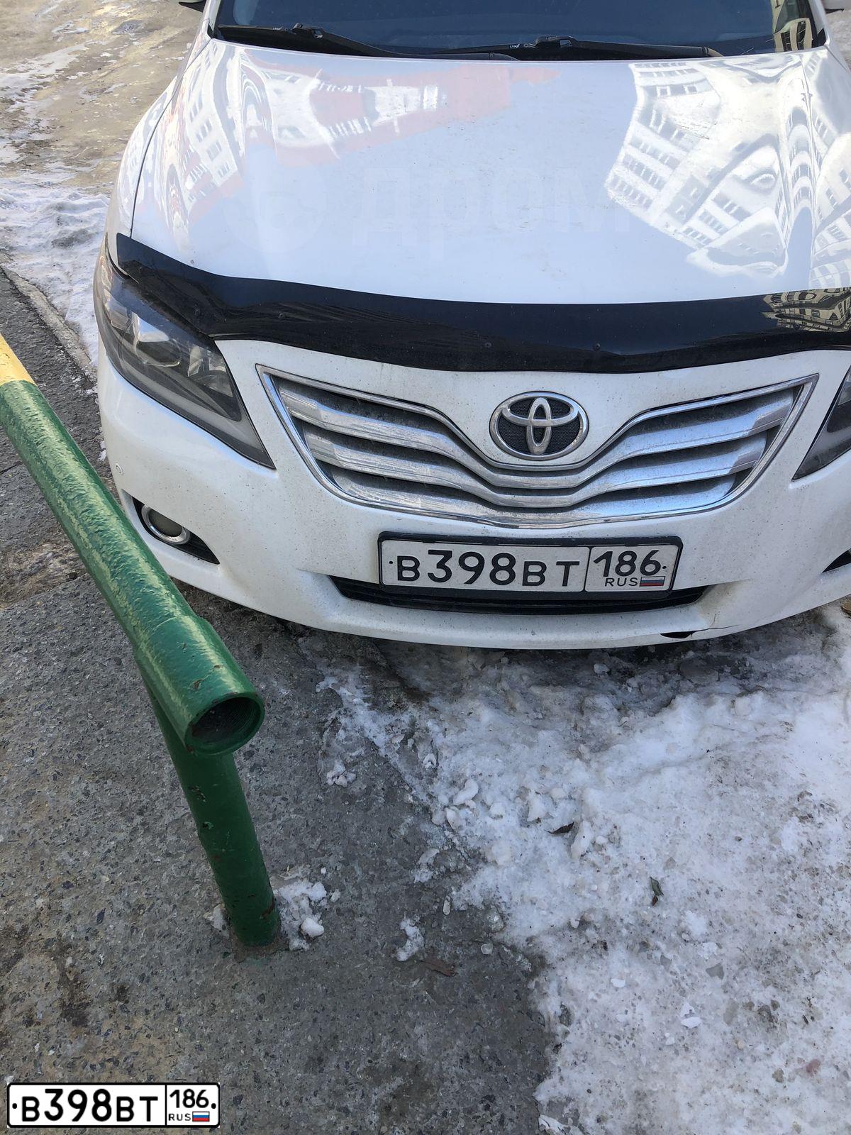 Фото автомобиля TOYOTA CAMRY, 2011 — госномер С580ТС89. Цвет: Белый