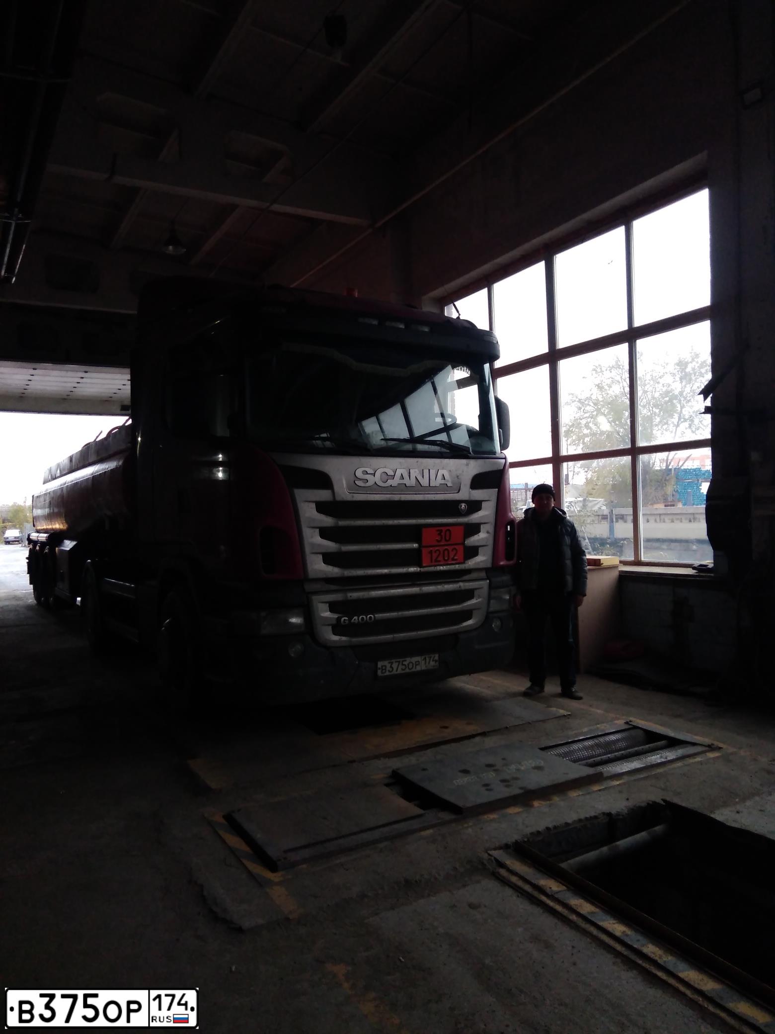 Фото автомобиля SCANIA SERIE G /4X2/, 2012 — госномер В375ОР174. Цвет: Красный