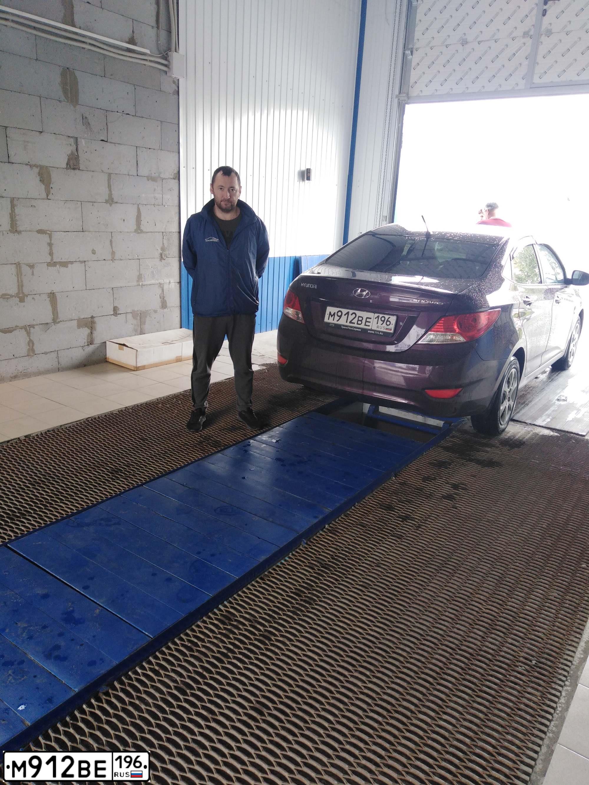 Фото автомобиля HYUNDAI SOLARIS, 2012 — госномер М912ВЕ196. Цвет: ФИОЛЕТОВЫЙ