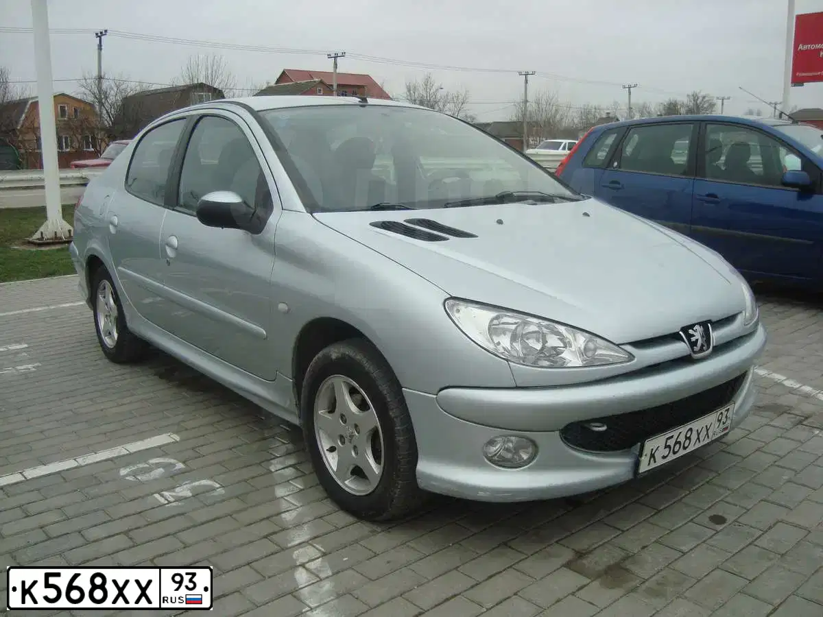 Фото автомобиля PEUGEOT 206, 2008 — госномер Т555УО123. Цвет: Серый