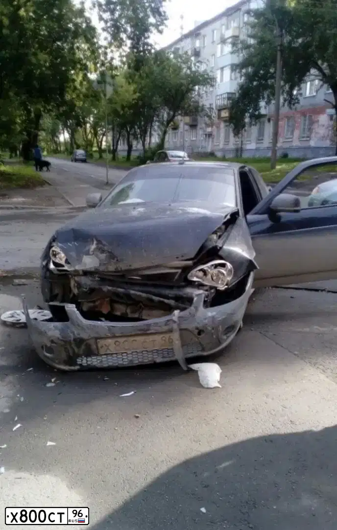 Фото автомобиля LADA 2172 PRIORA, 2012 — госномер Х800СТ96. Цвет: ЧЕРНЫЙ