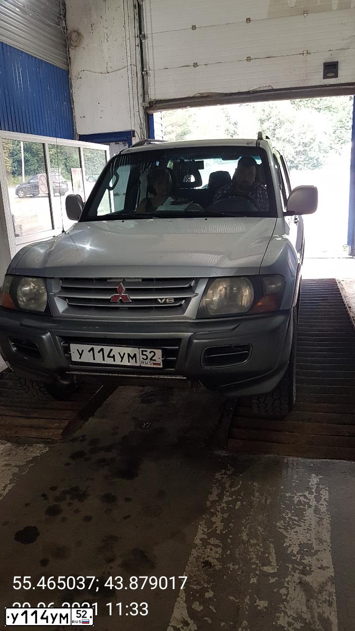 Фото автомобиля MITSUBISHI MONTERO, 2001 — госномер У114УМ152. Цвет: СЕРЕБРИСТЫЙ