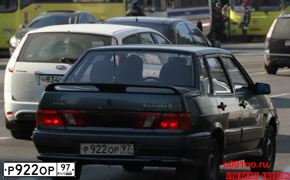 Фото автомобиля MITSUBISHI MIRAGE DINGO, 1999 — госномер О631ОА48. Цвет: Белый