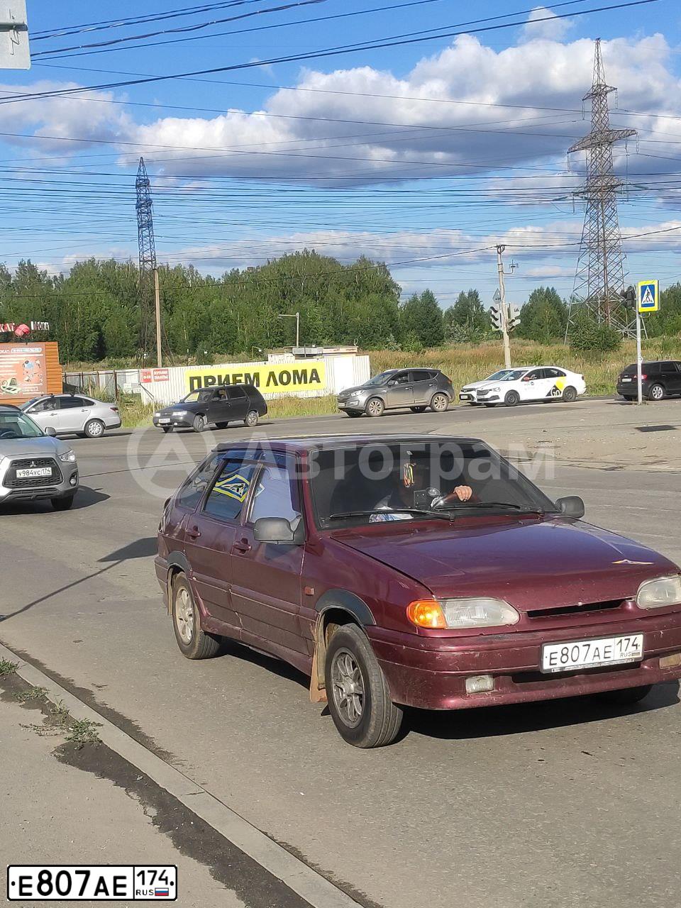 Фото автомобиля LADA 2114 SAMARA, 2005 — госномер Е807АЕ174. Цвет: ТЕМНО-КРАСНЫЙ