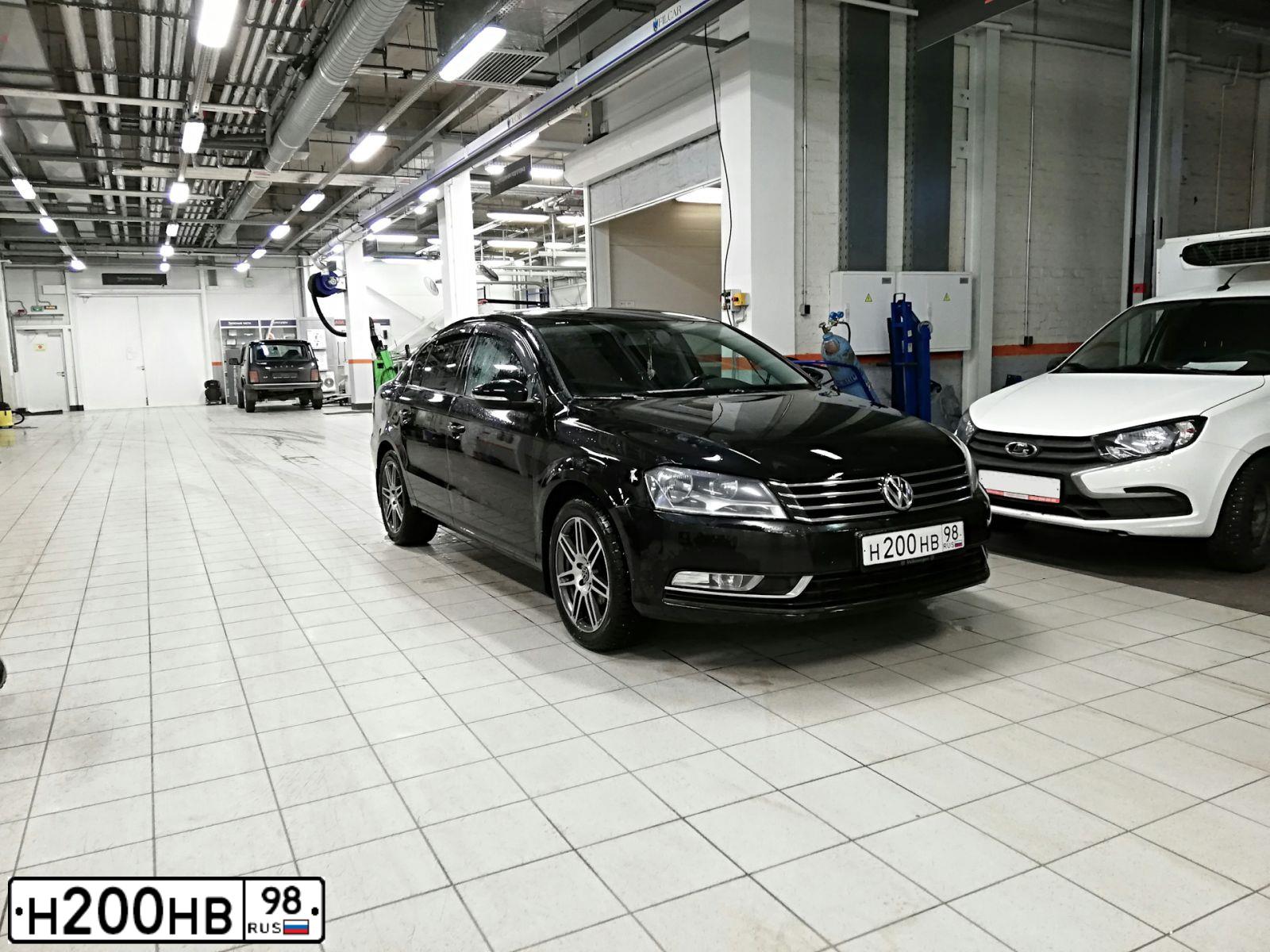 Фото автомобиля VOLKSWAGEN PASSAT, 2011 — госномер Н200НВ98. Цвет: ЧЕРНЫЙ
