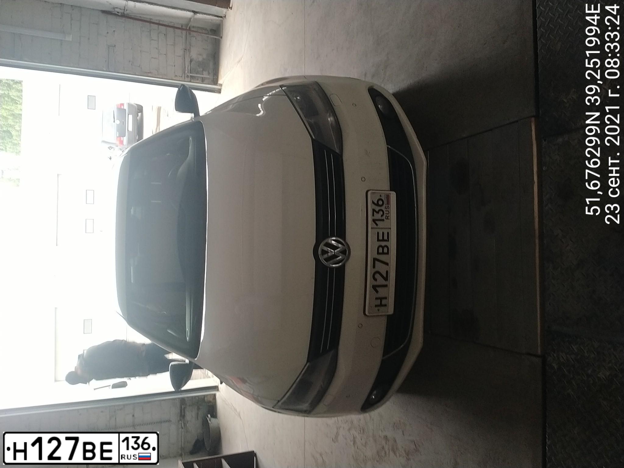 Фото автомобиля VOLKSWAGEN JETTA, 2014 — госномер Н127ВЕ136. Цвет: Белый