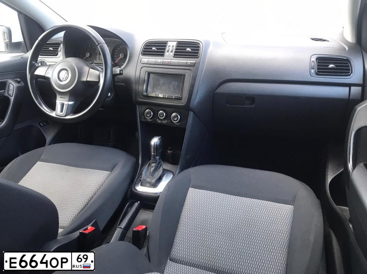 Фото автомобиля VOLKSWAGEN POLO, 2012 — госномер О482ВМ62. Цвет: Белый