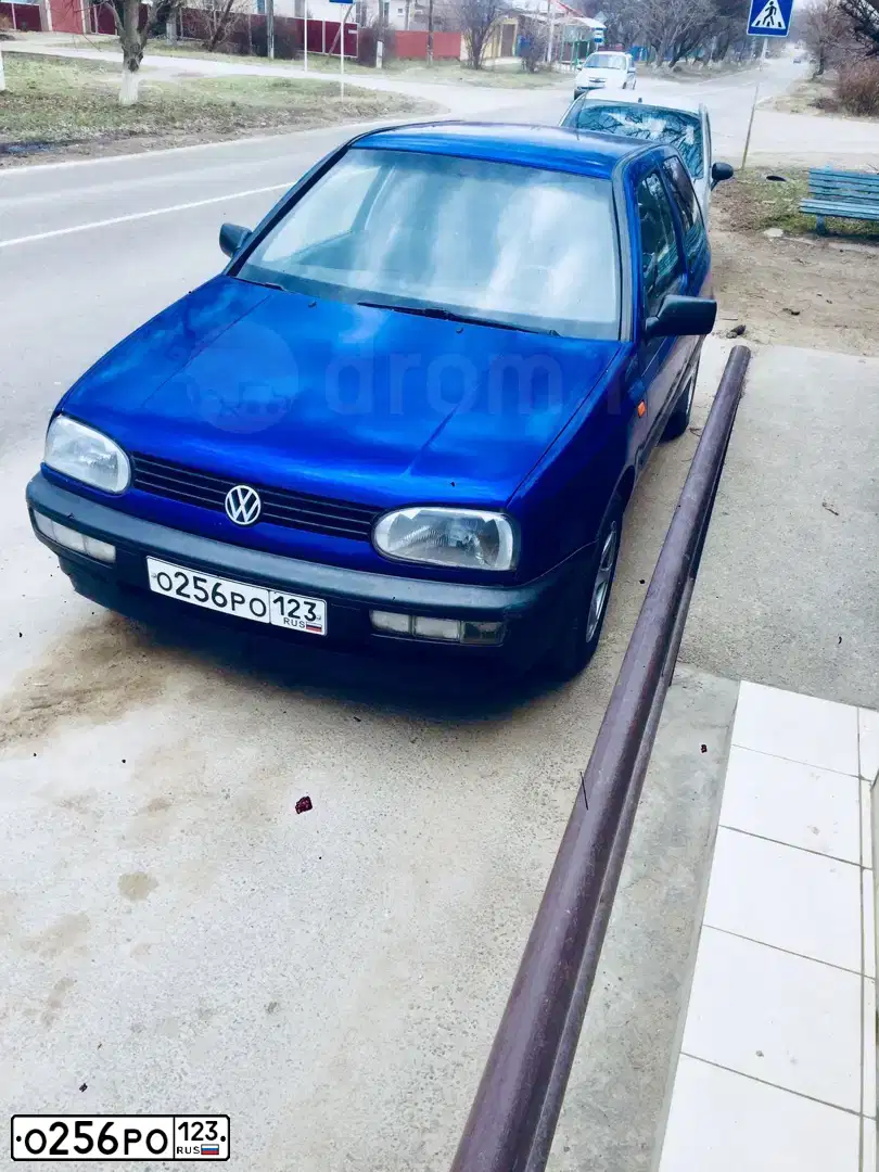 Фото автомобиля VOLKSWAGEN GOLF, 1992 — госномер М856МР126. Цвет: СИНИЙ