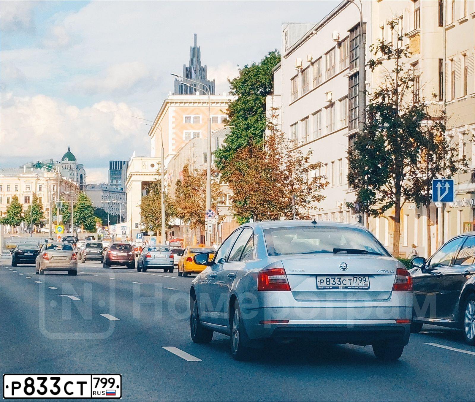 Фото автомобиля SKODA OCTAVIA, 2019 — госномер Р833СТ799. Цвет: СЕРЫЙ