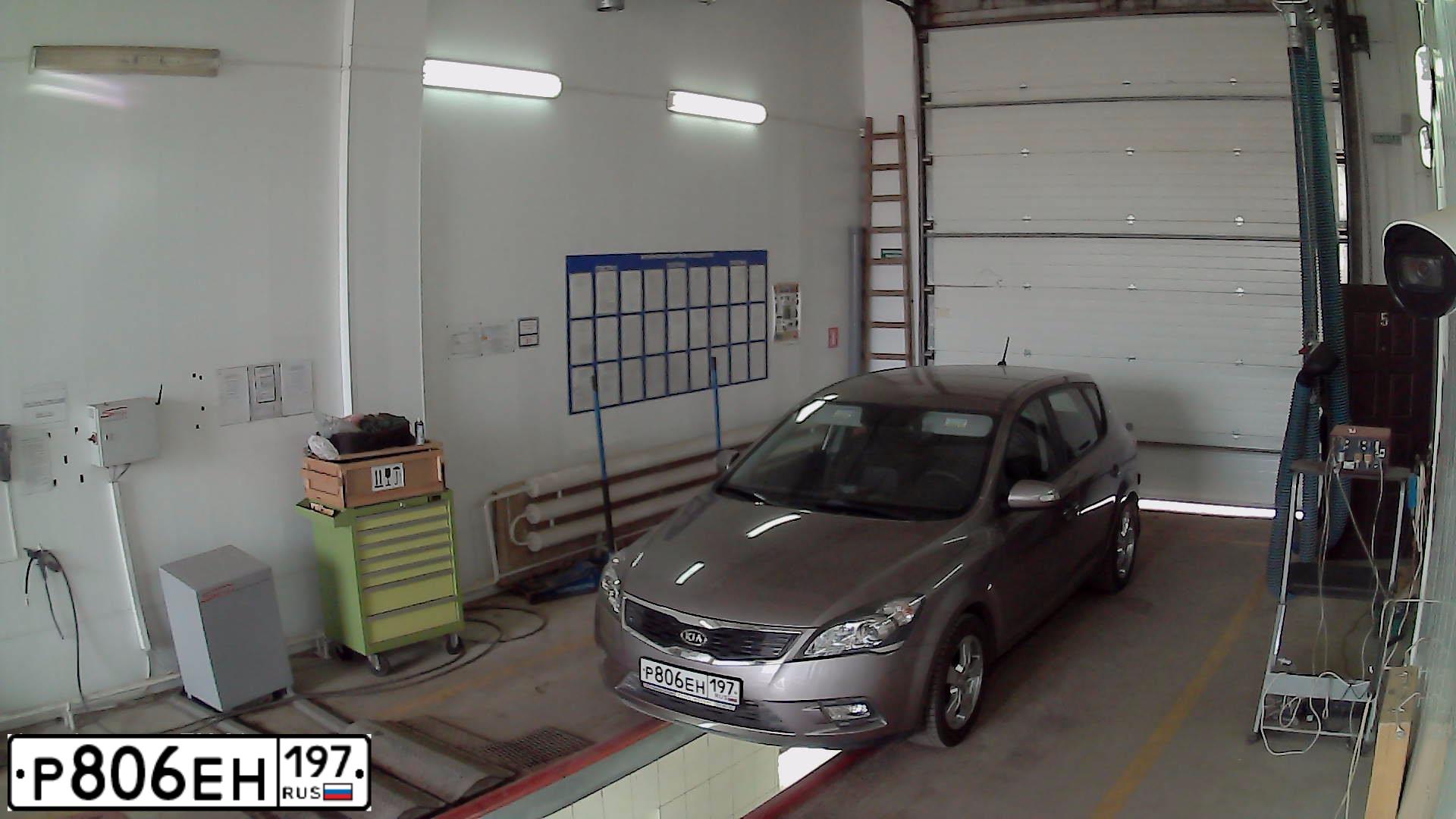 Фото автомобиля KIA CEED, 2010 — госномер К216МО797. Цвет: БЕЖЕВЫЙ