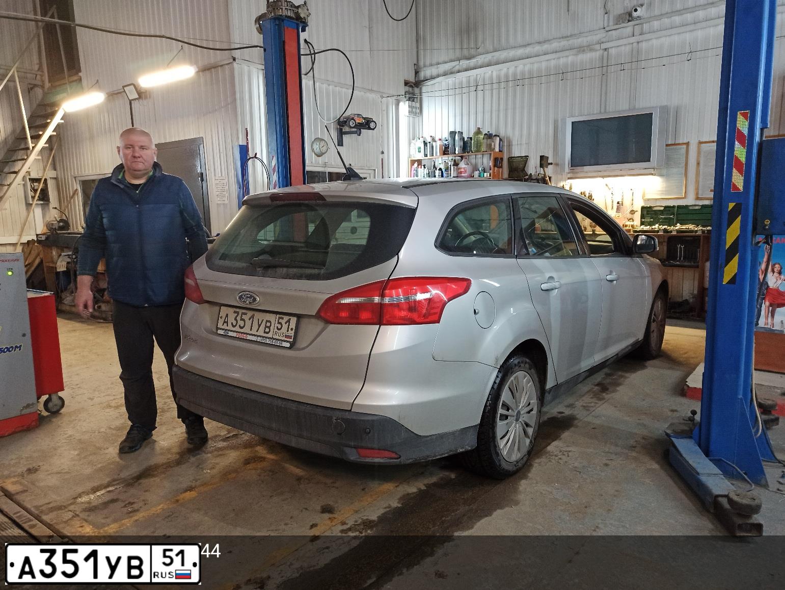 Фото автомобиля FORD FOCUS, 2017 — госномер М453РР29. Цвет: Серебристый