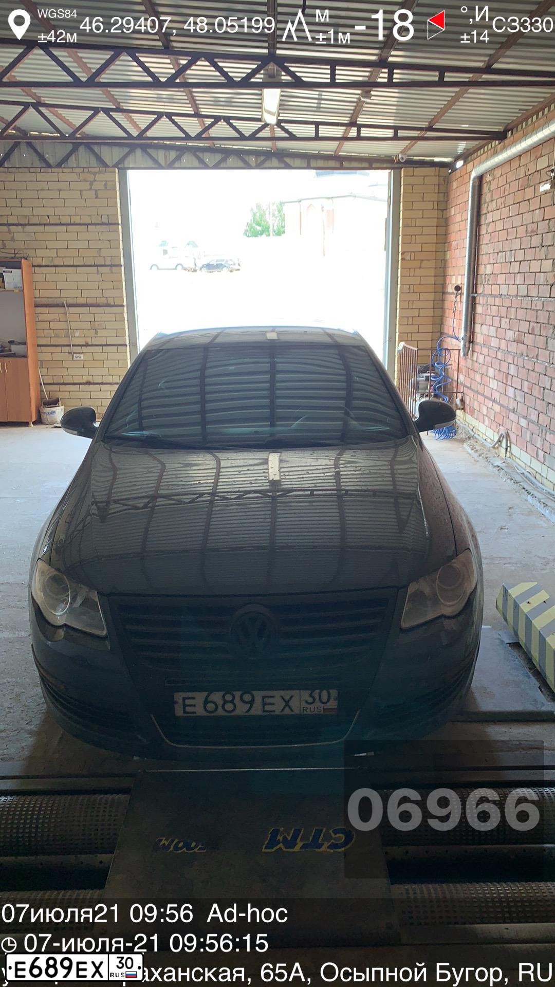 Фото автомобиля VOLKSWAGEN PASSAT, 2009 — госномер Е689ЕХ30. Цвет: СЕРЫЙ