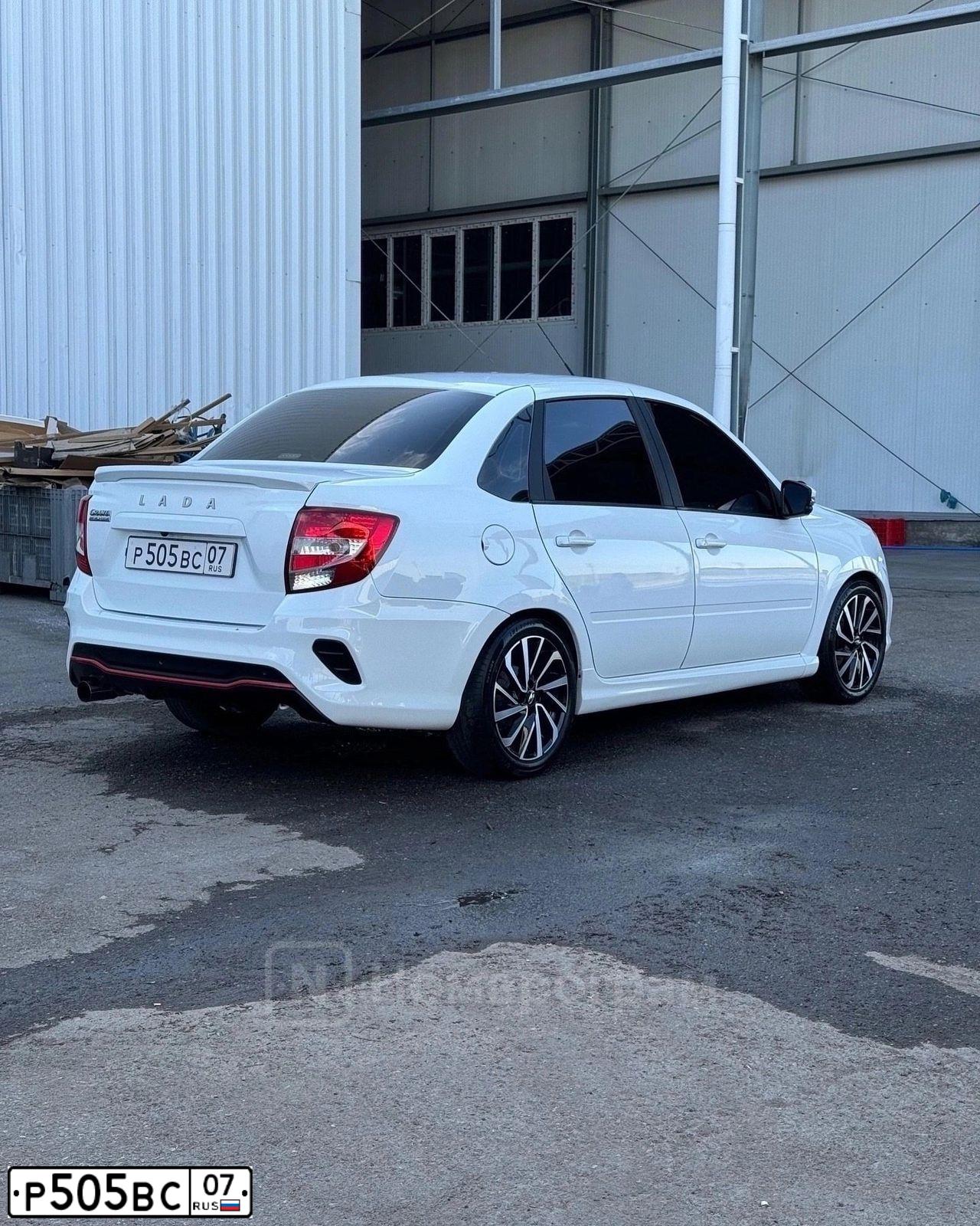 Фото автомобиля AUDI A4, 2002 — госномер Р505ВС07. Цвет: ЧЕРНЫЙ