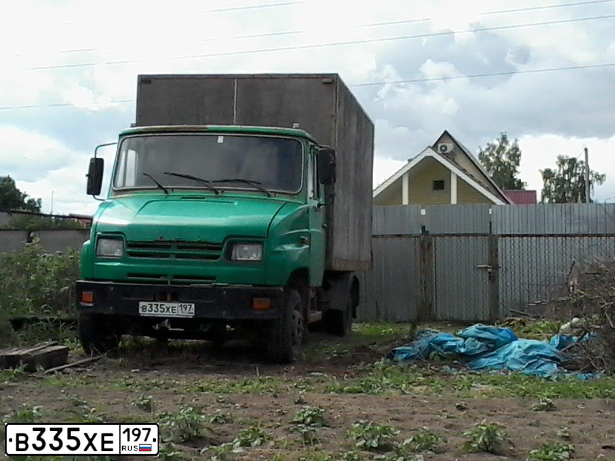 Фото автомобиля ZIL 5301 /4X2/, 2004 — госномер В335ХЕ197. Цвет: ЗЕЛЕНЫЙ