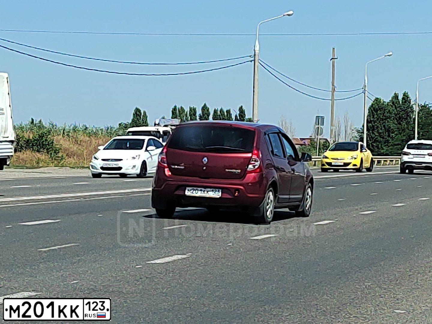 Фото автомобиля VOLKSWAGEN TIGUAN, 2008 — госномер С885РЕ93. Цвет: Белый