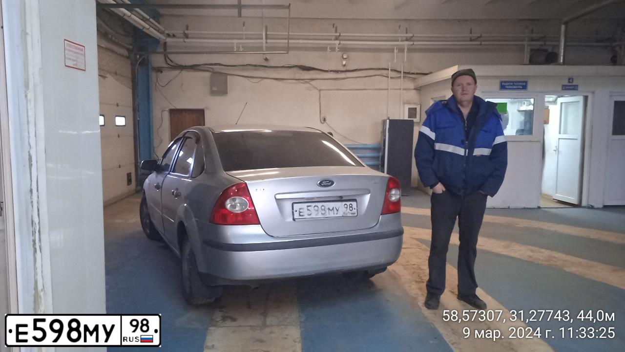 Фото автомобиля FORD FOCUS, 2005 — госномер К758КВ53. Цвет: серебристый