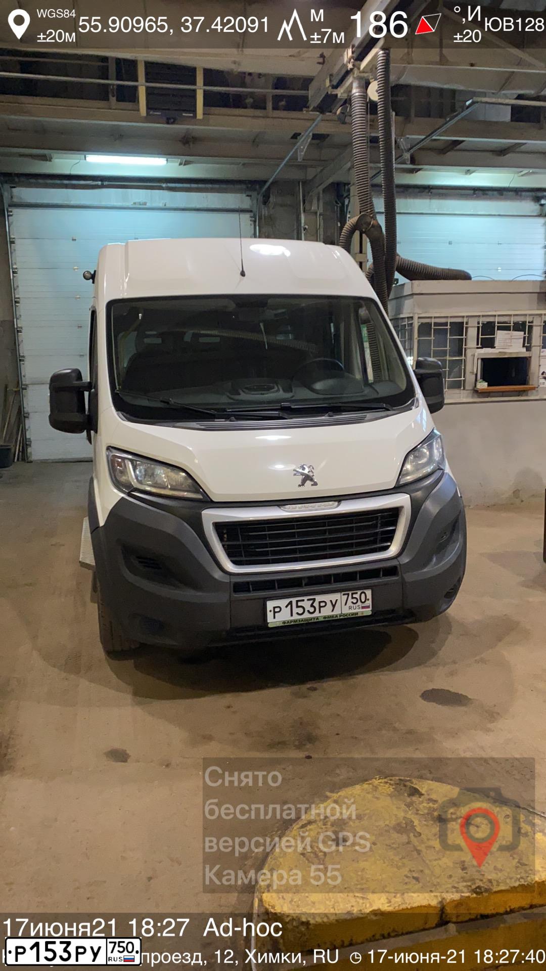 Фото автомобиля PEUGEOT BOXER, 2017 — госномер Р153РУ750. Цвет: БЕЛЫЙ