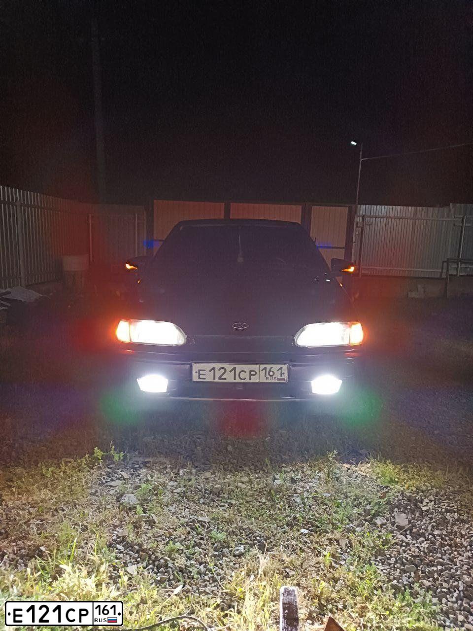 Фото автомобиля LADA 2114 SAMARA, 2013 — госномер Е121СР161. Цвет: ТЕМНО-ВИШНЕВЫЙ