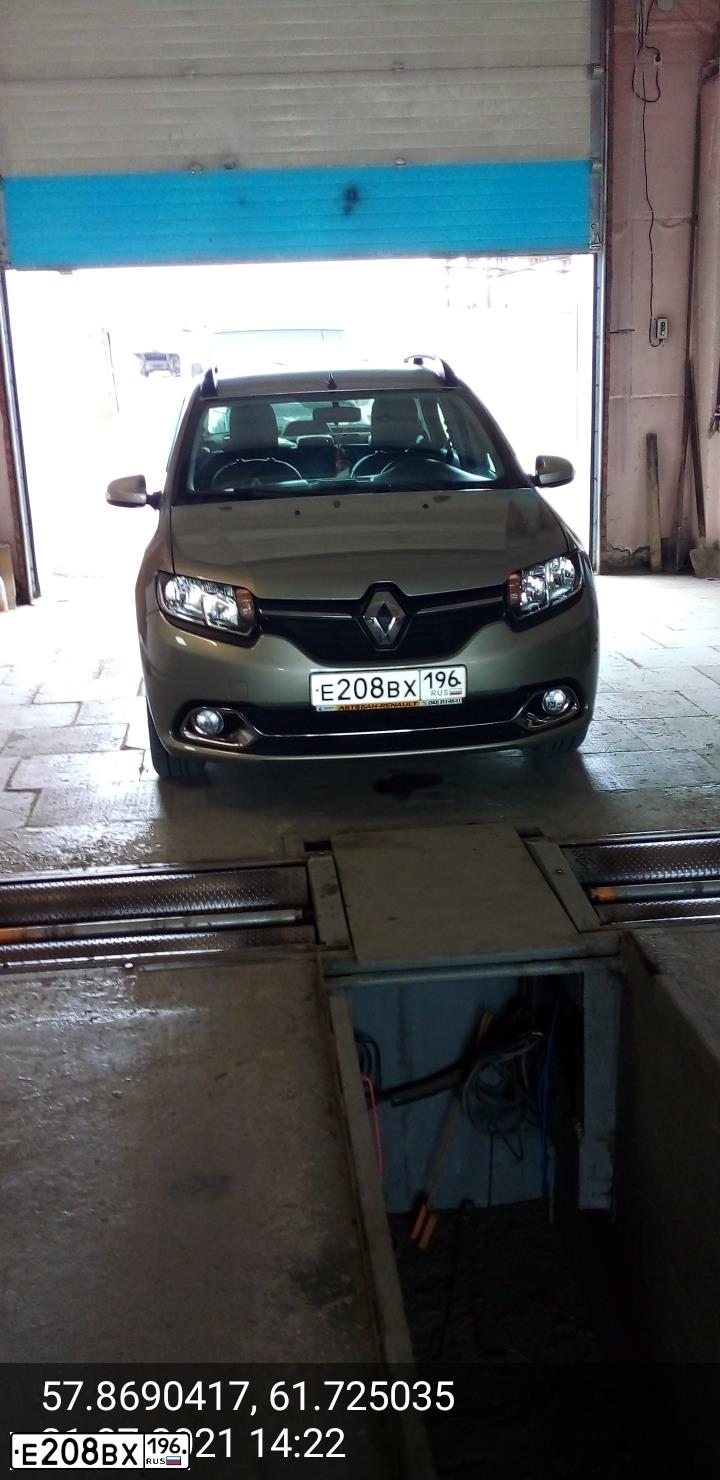 Фото автомобиля RENAULT LOGAN, 2016 — госномер Е208ВХ196. Цвет: БЕЖЕВЫЙ