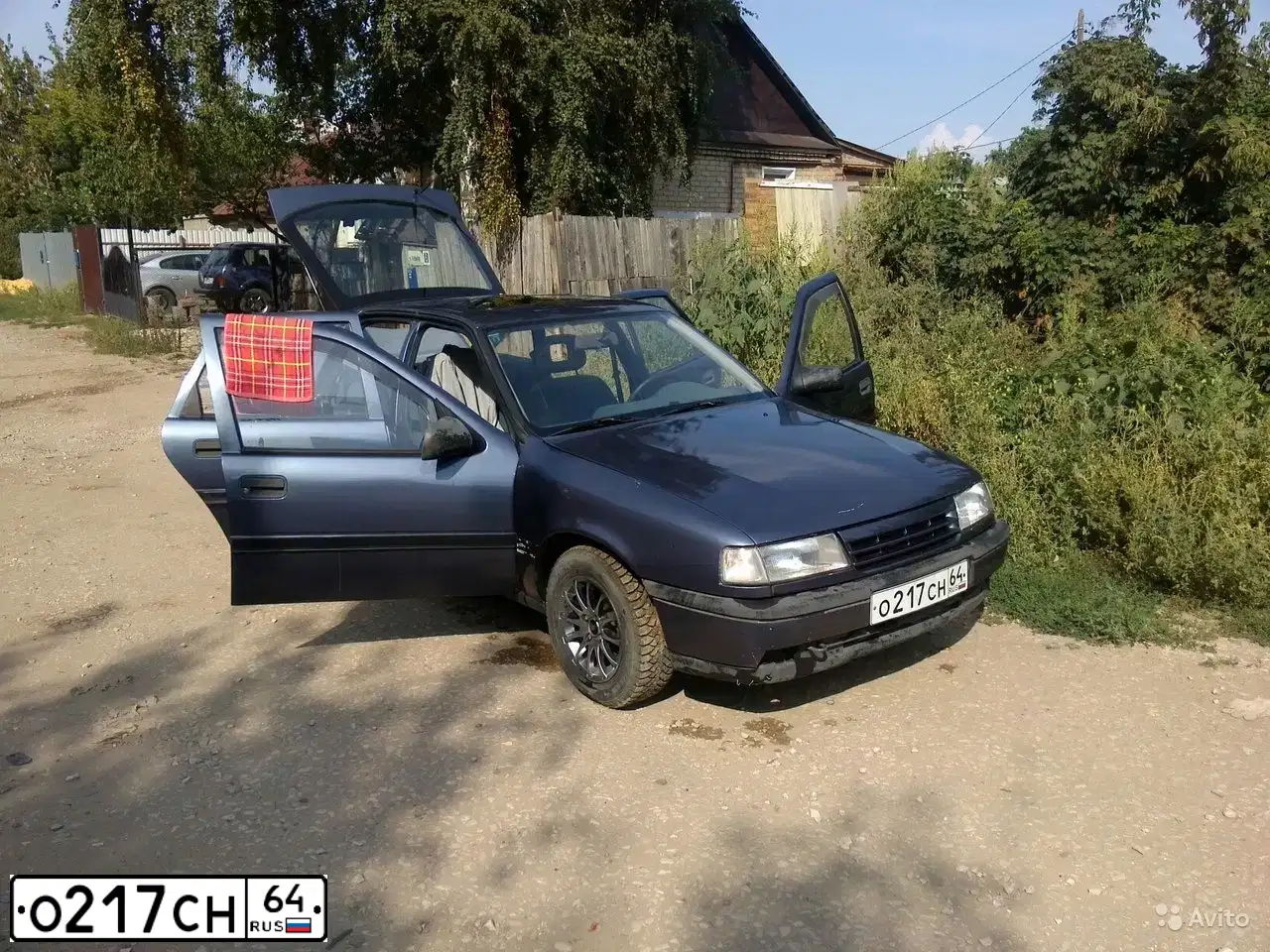 Фото автомобиля MERCEDES E-KLASSE, 1996 — госномер О217СН64. Цвет: БЕЛЫЙ