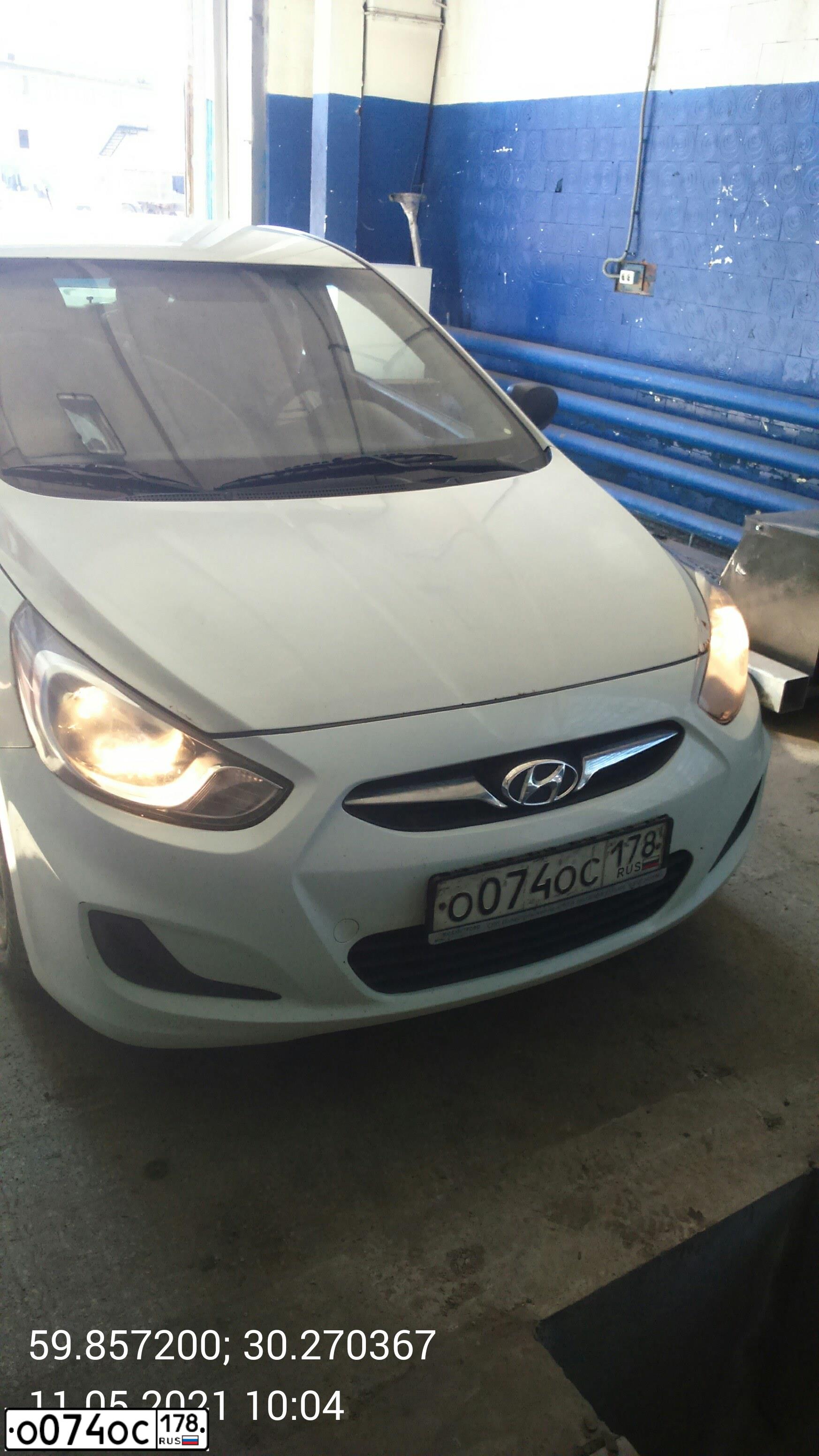 Фото автомобиля HYUNDAI SOLARIS, 2013 — госномер У261КН31. Цвет: Белый