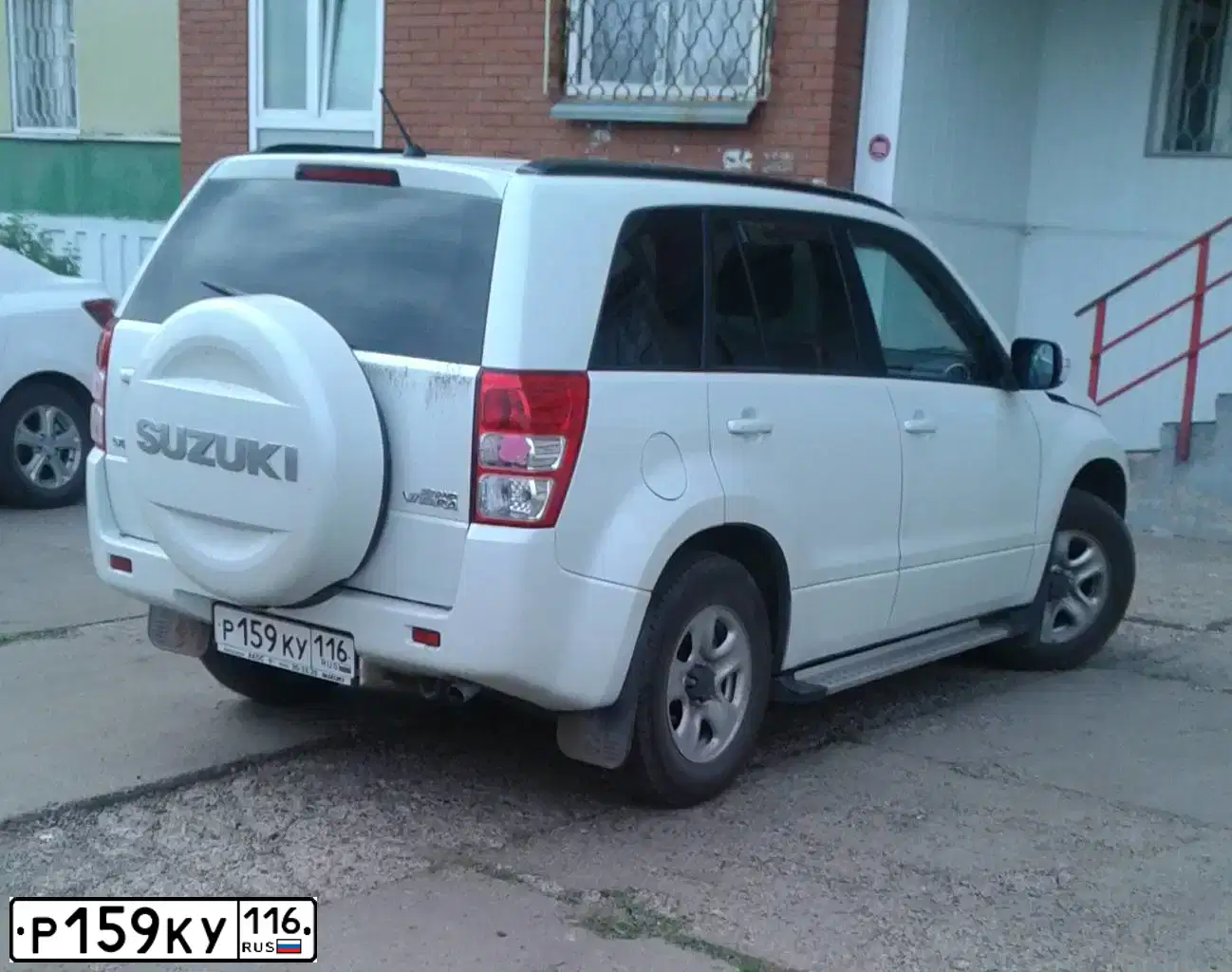 Фото автомобиля SUZUKI /GRAND/ VITARA, 2011 — госномер М385АВ716. Цвет: Белый