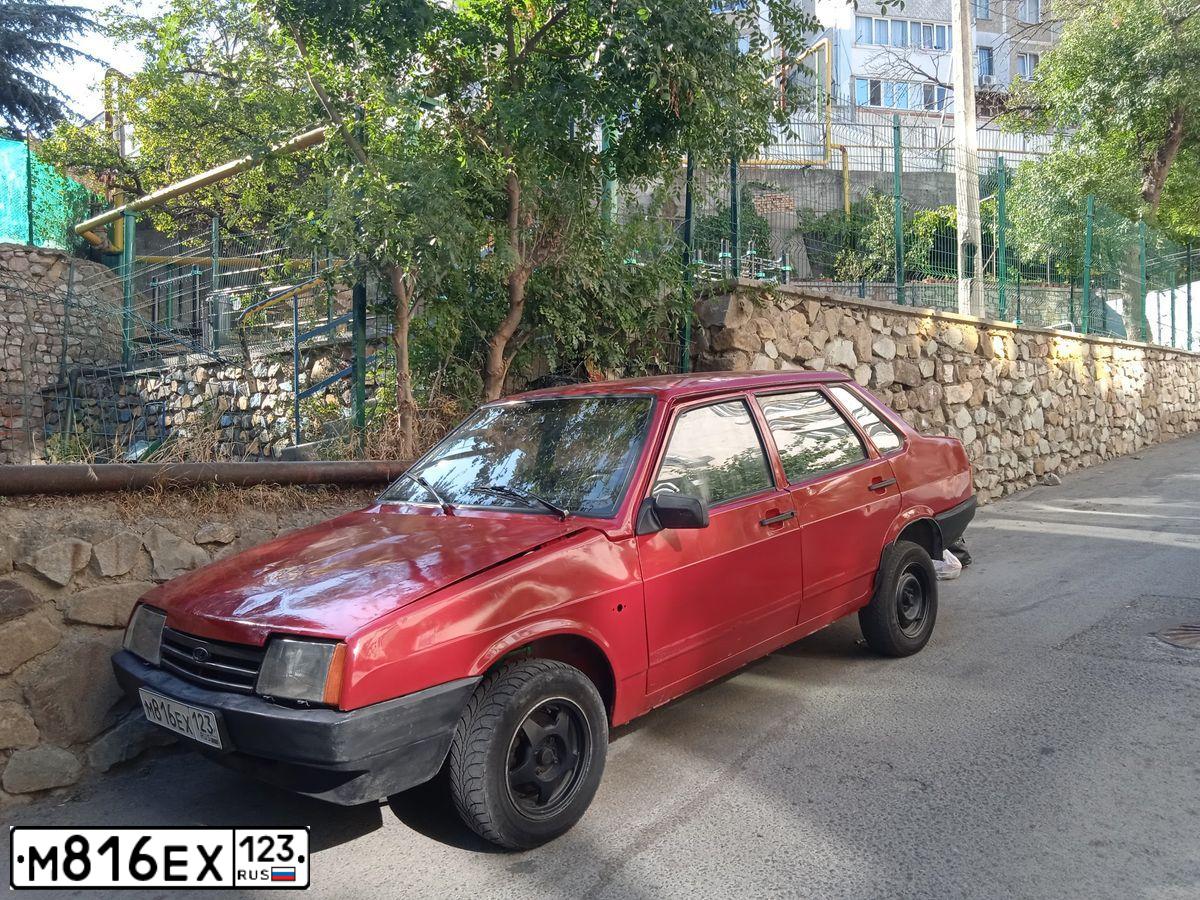 Фото автомобиля LADA 2109 SAMARA, 1992 — госномер М816ЕХ123. Цвет: Красный